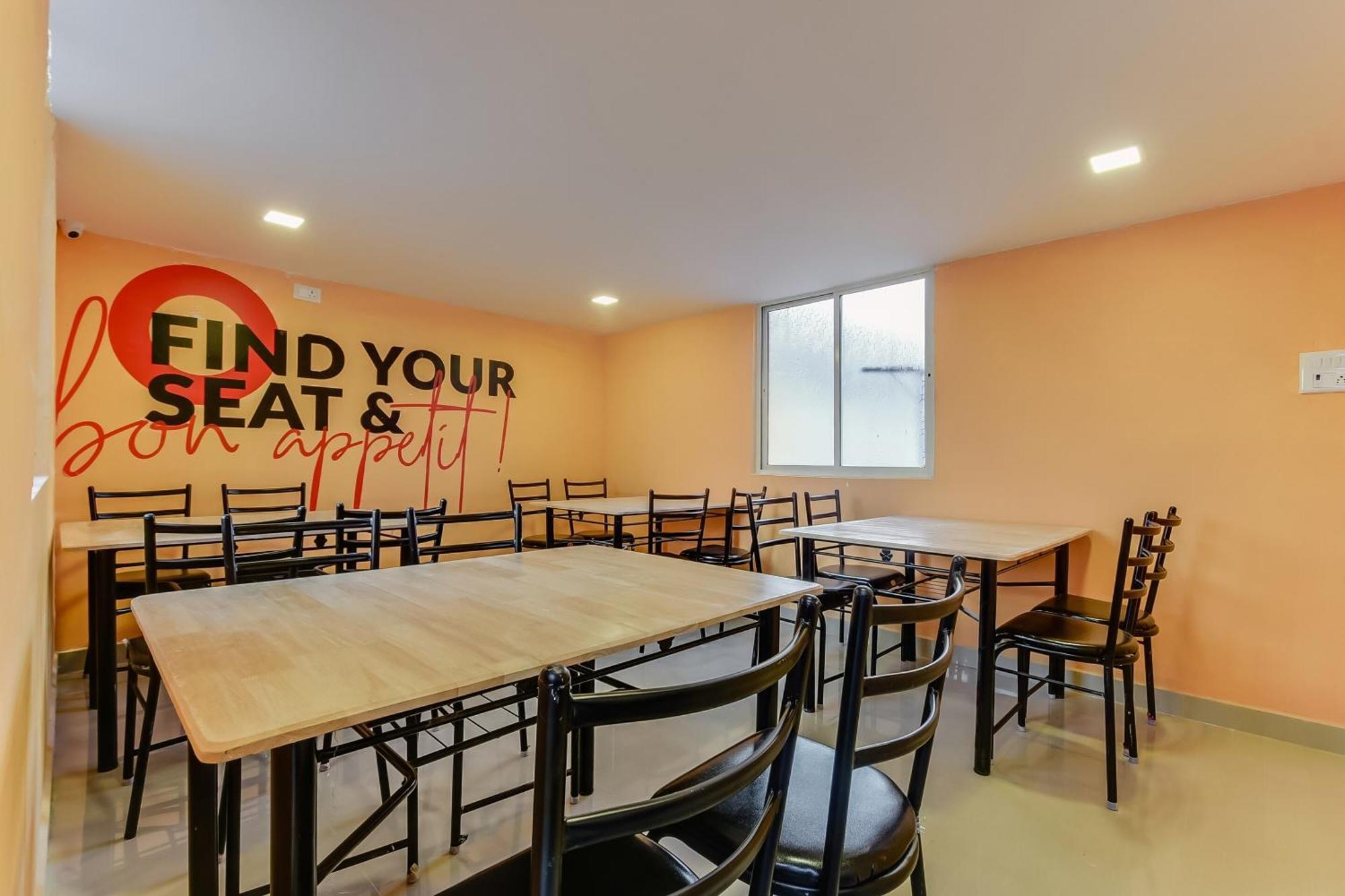 Hotel Collection O Vittala Comfort Near Ascendas Park Square Mall 4*