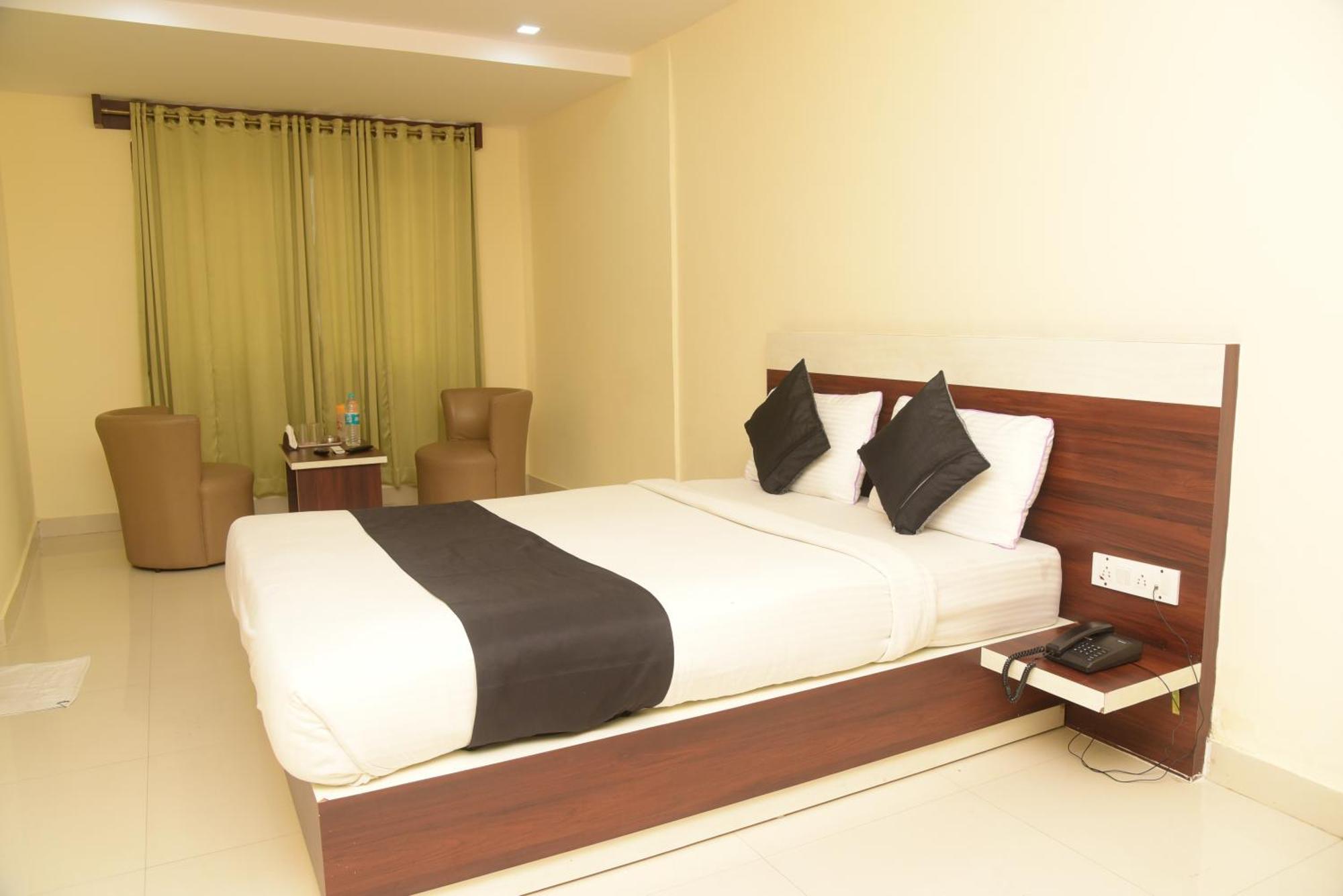 Hostel Royalwood Deluxe Bangalore