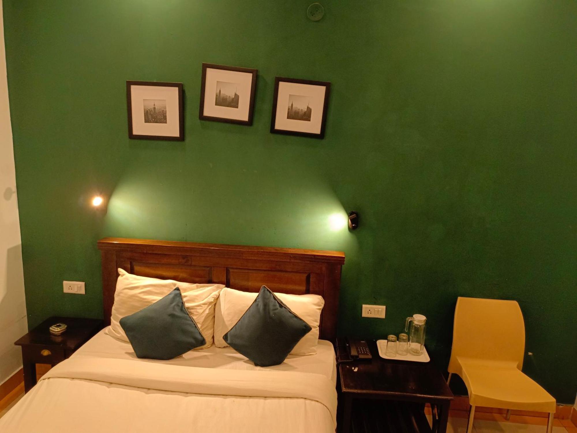 Oyo 12261 Victorian Comforts 3* Bangalore