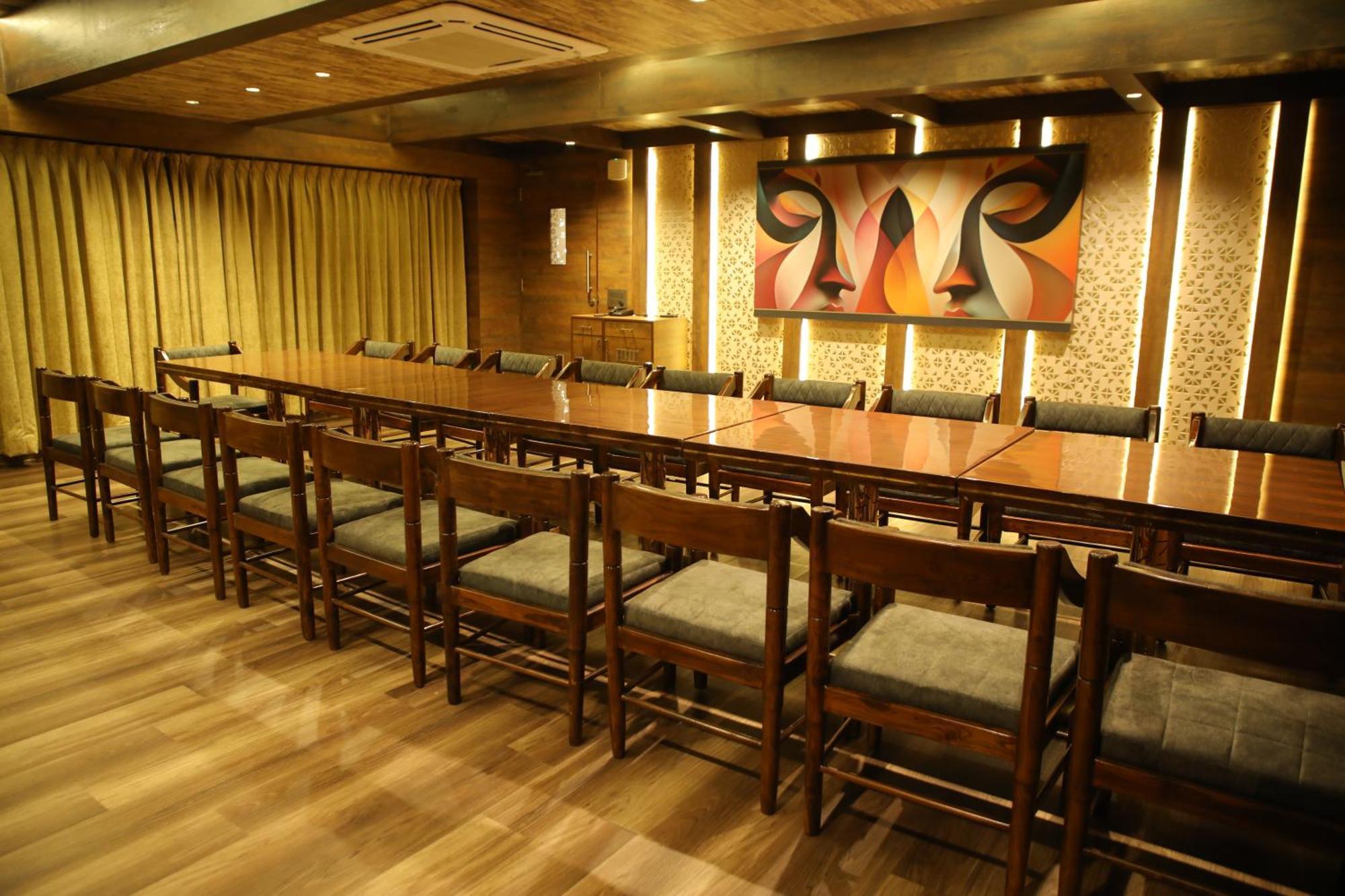 Hotel Rajathadri Royal *