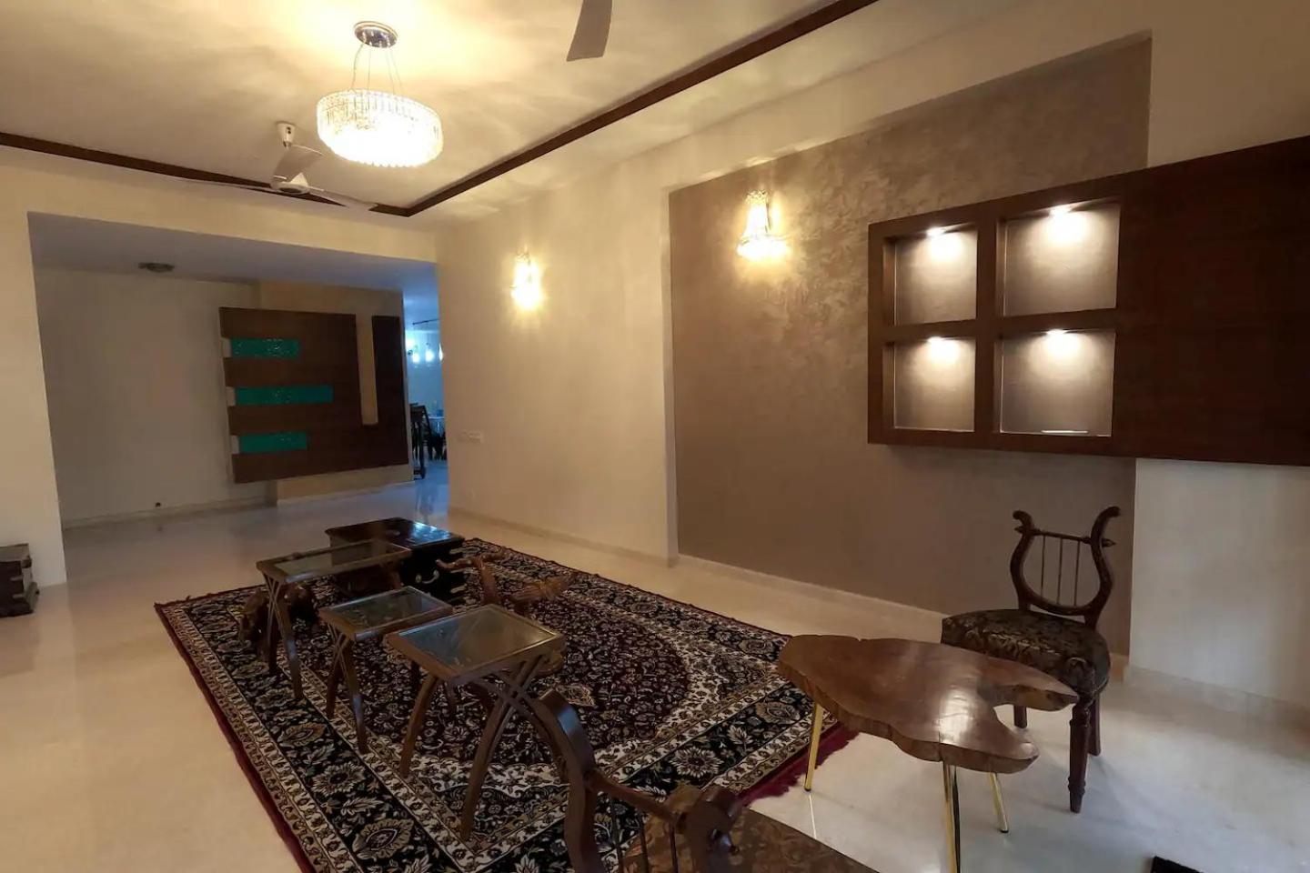 Elegant 3bhk Flat With Garden Apartment *