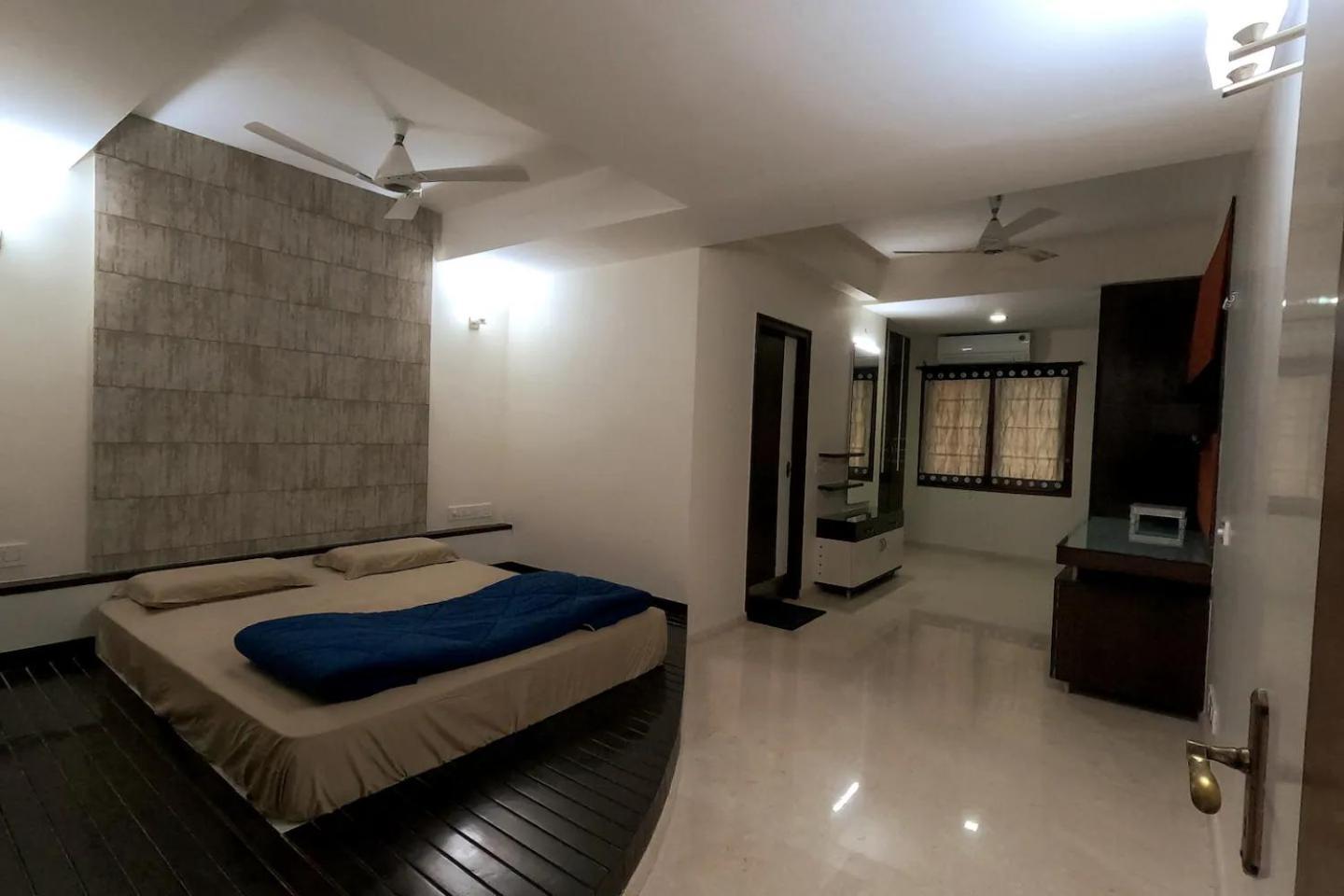 Elegant 3bhk Flat With Garden *
