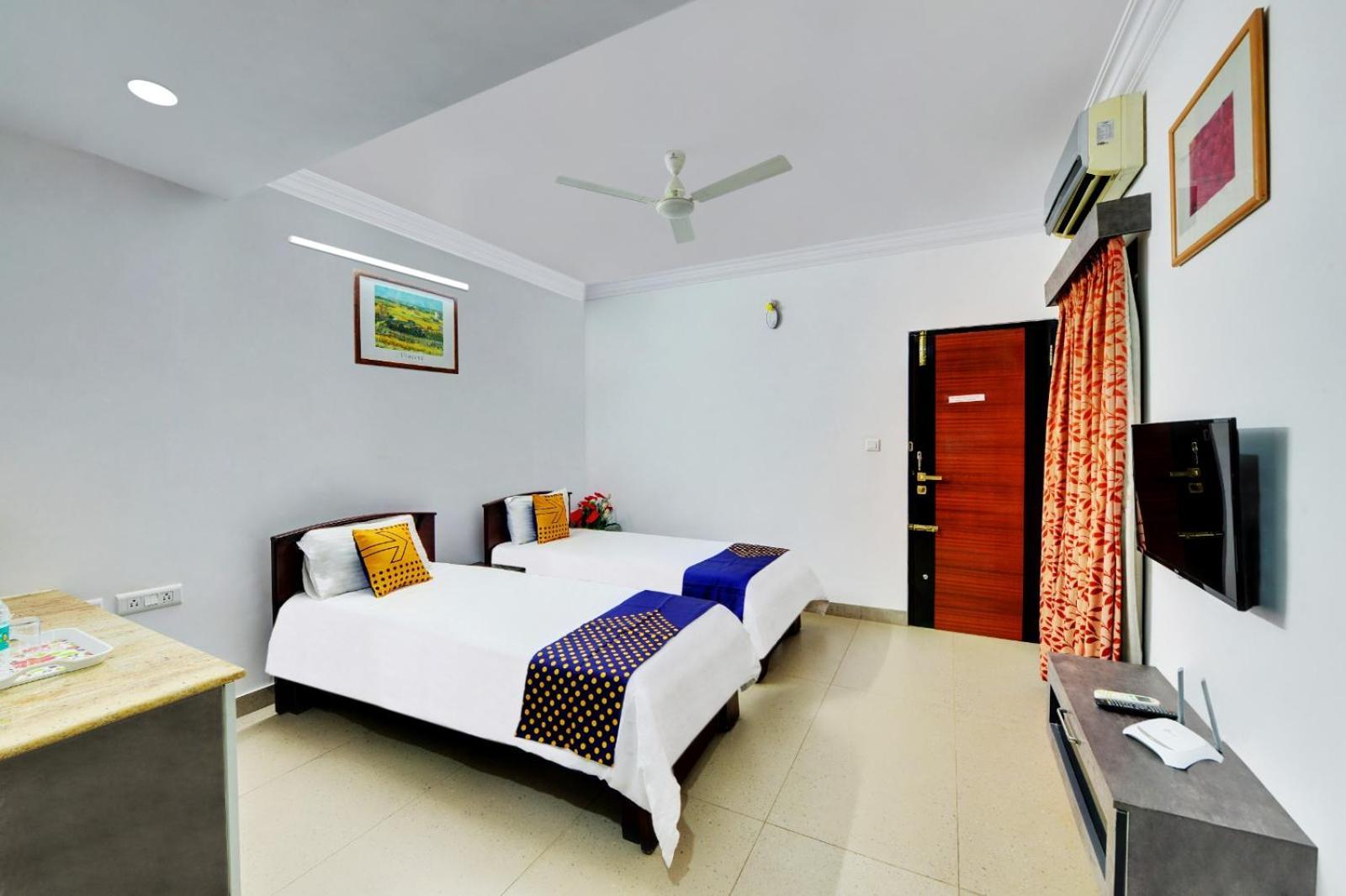 Yahweh Hotel *