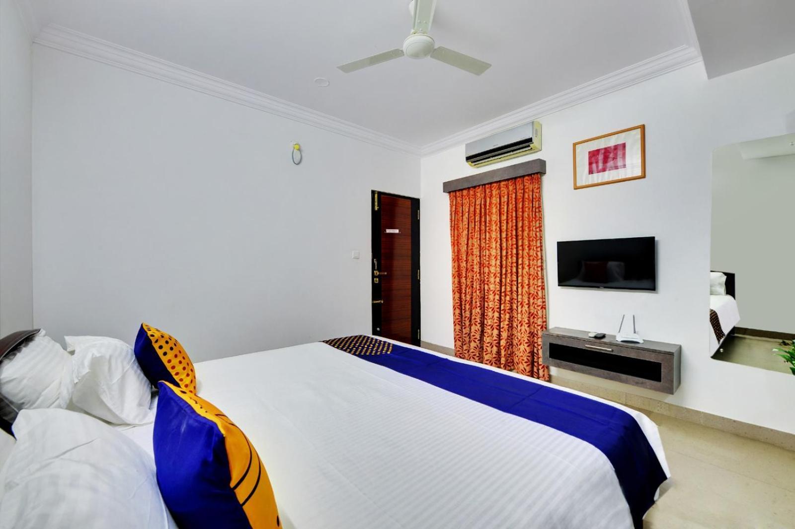 Hotel Yahweh *