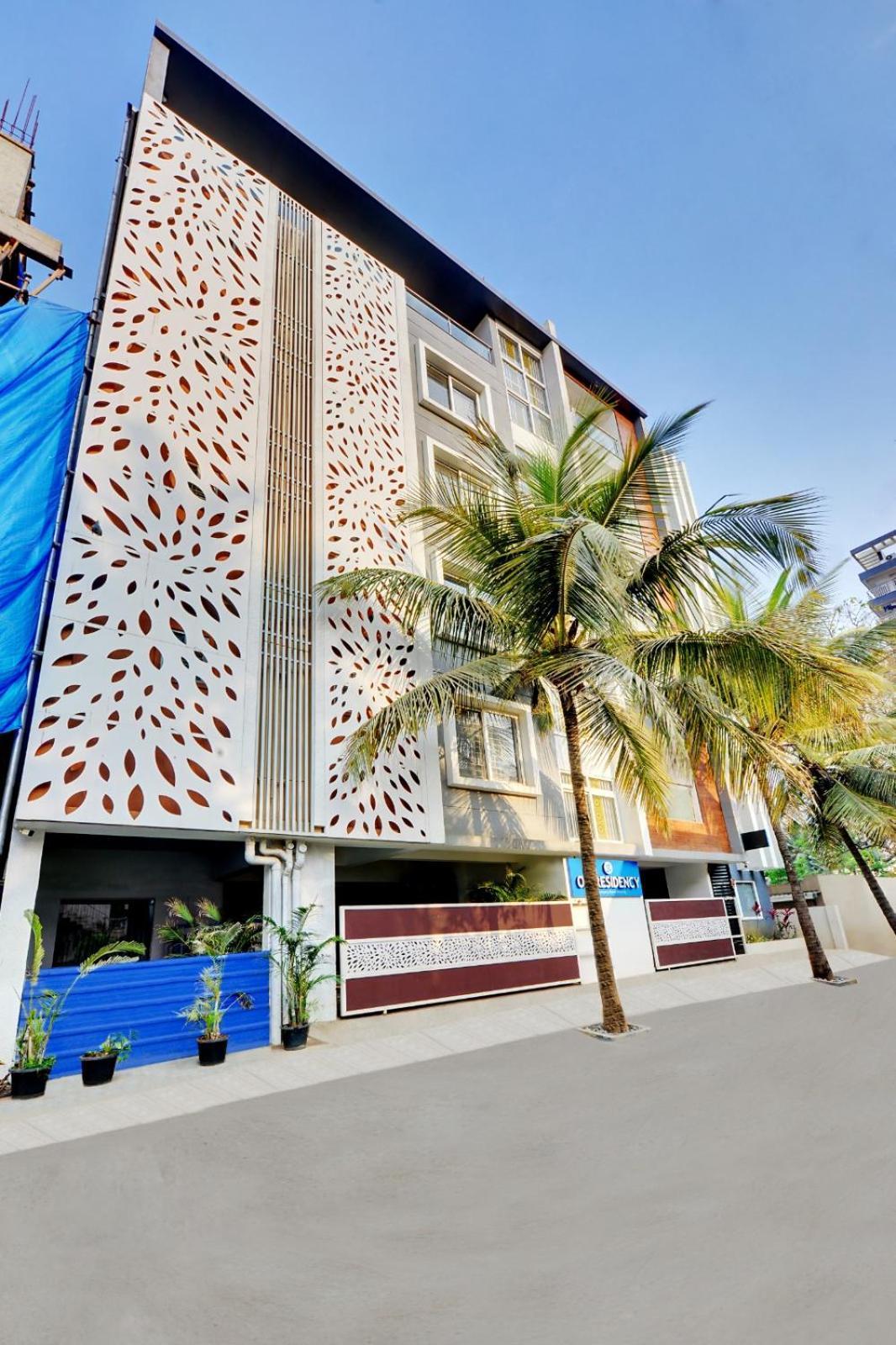 Yahweh Hotel *