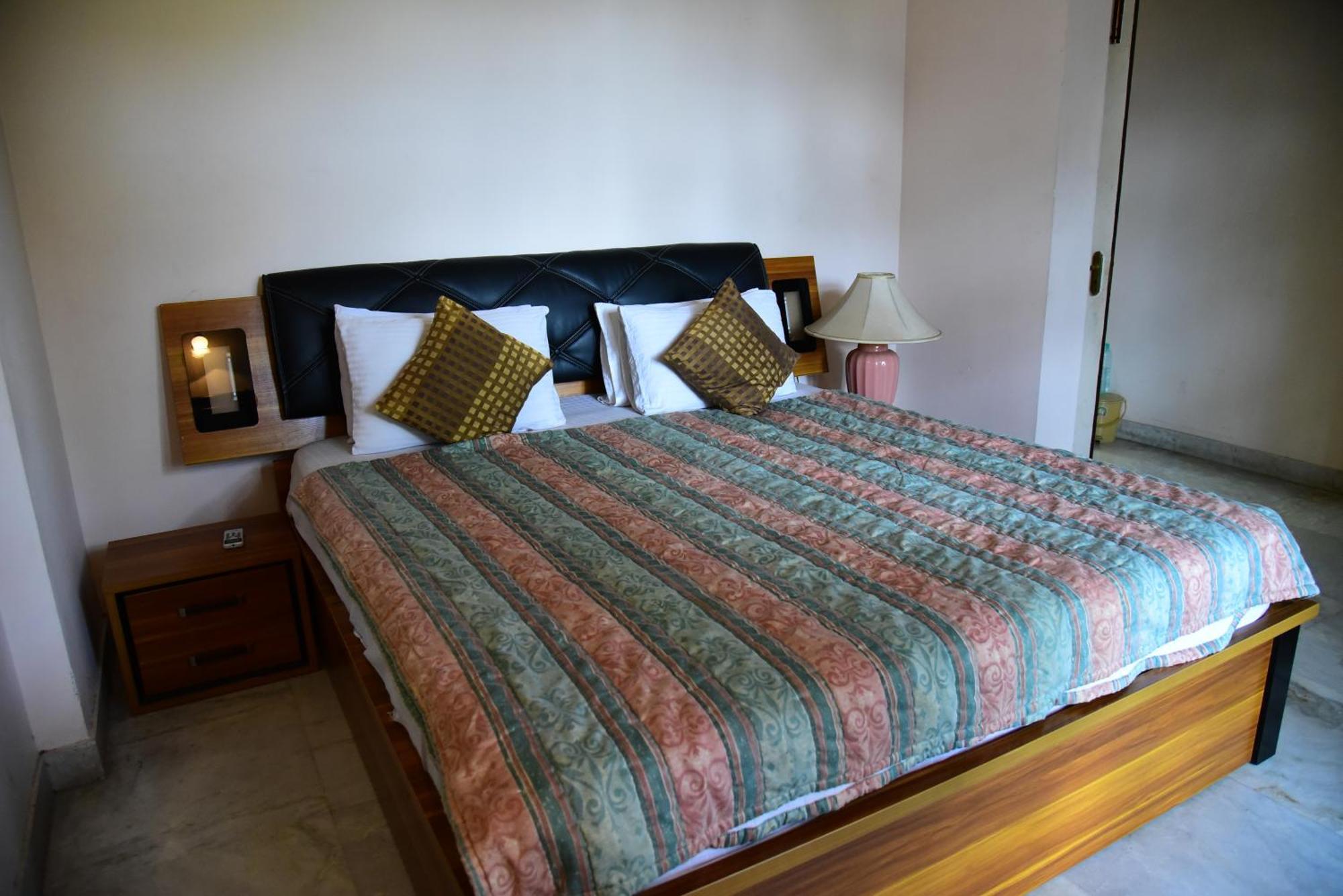 Service In Richmond Road Apartment *