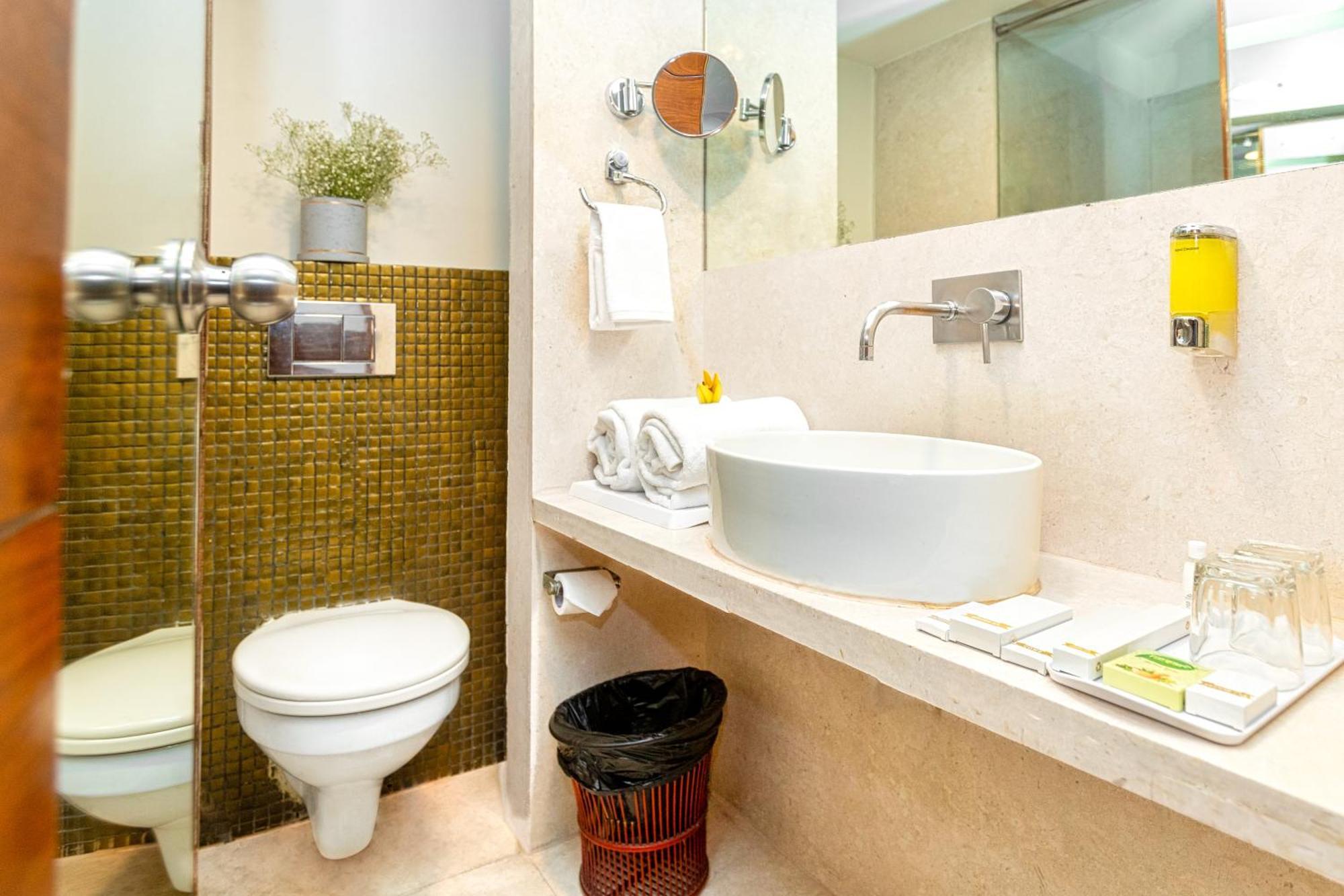 Monarch Luxur - Infantry Road Hotel Bangalore