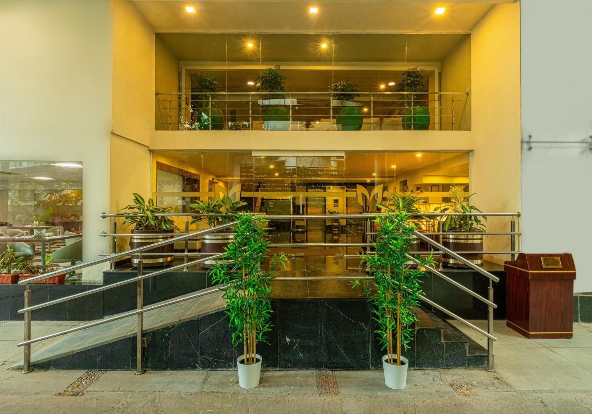 Monarch Luxur - Infantry Road Bangalore