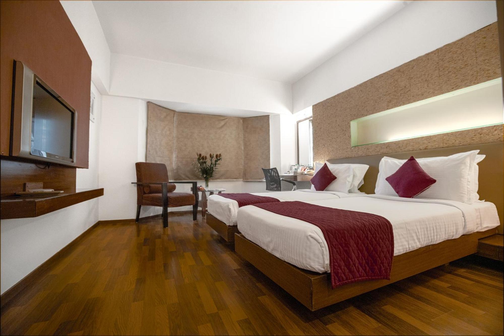 Monarch Luxur - Infantry Road Bangalore