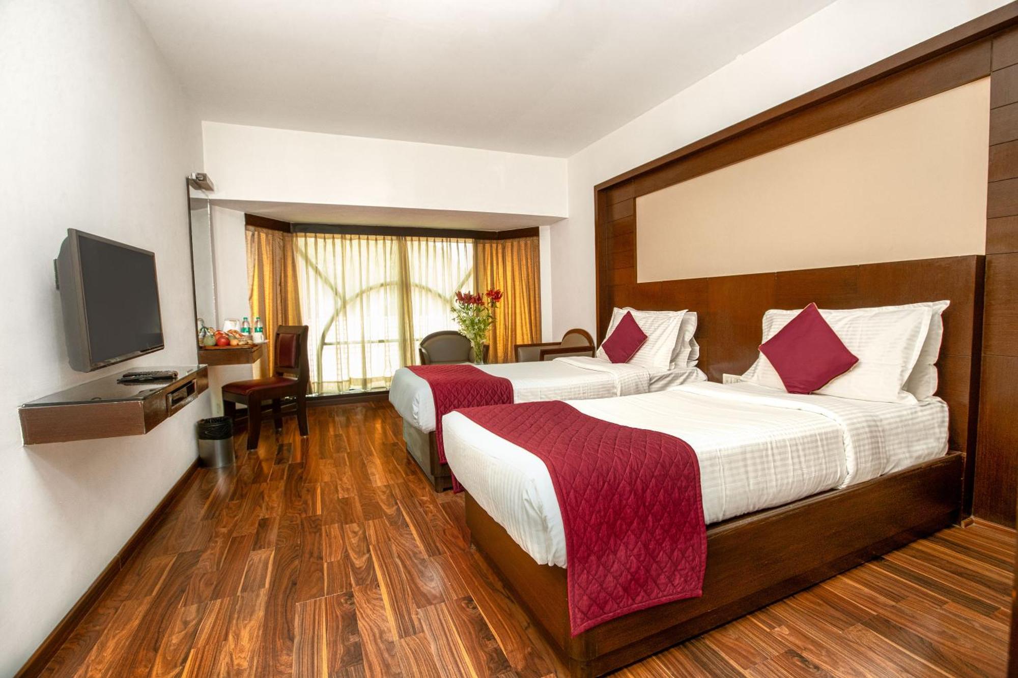 Monarch Brigade Road Hotel