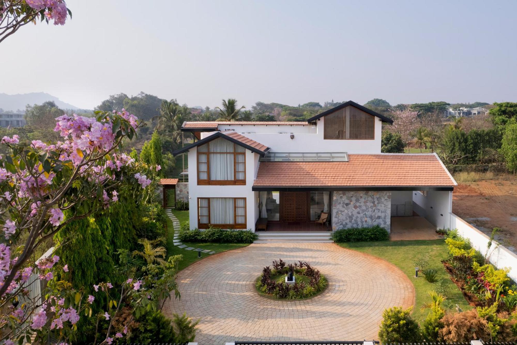 Saffronstays Niranta- 4-bdr On Golf Course Near Villa *