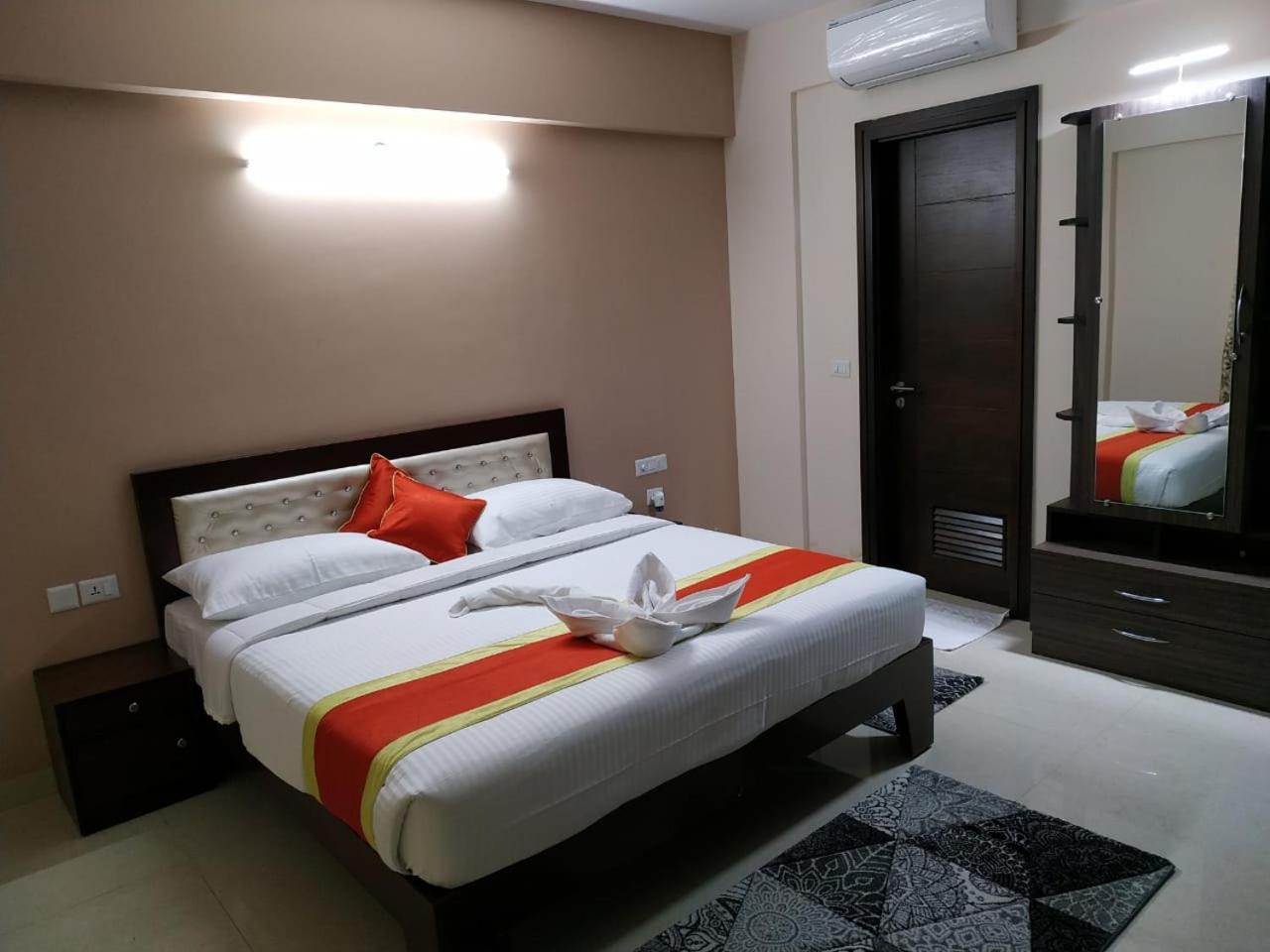Entire 3 Bhk Corporate Service Manyata Tech Park Hebbal Apartment