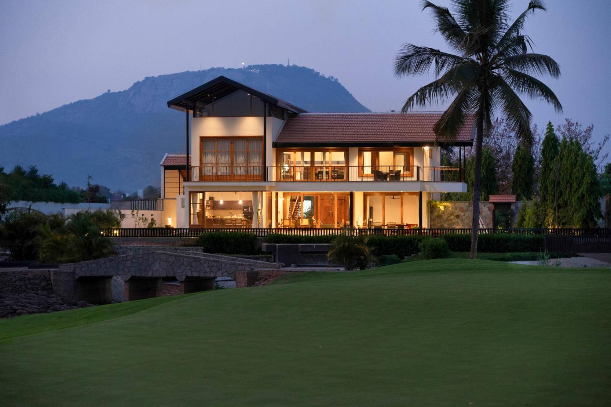 Saffronstays Niranta- 4-bdr On Golf Course Near *