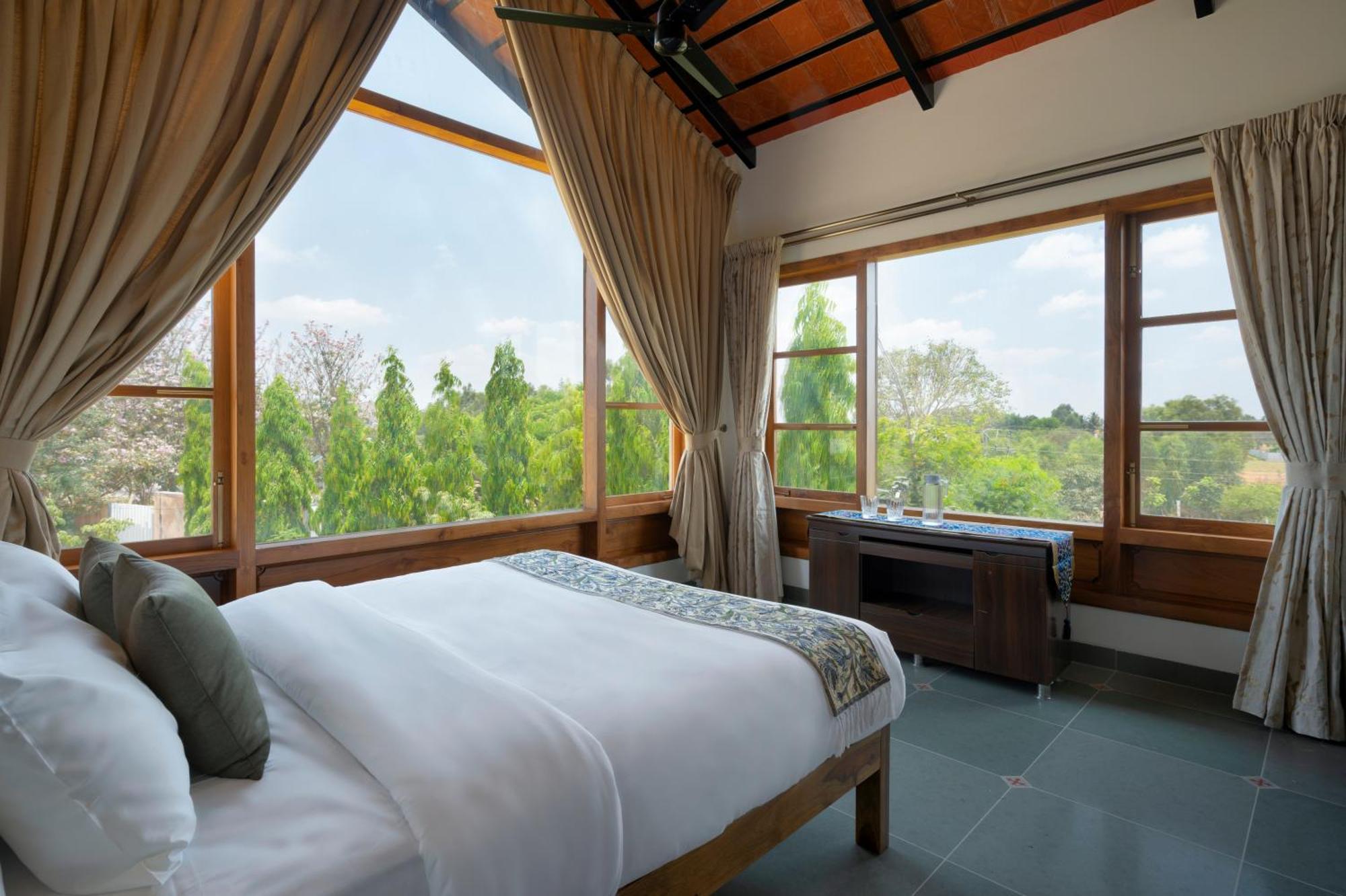 Villa Saffronstays Niranta- 4-bdr On Golf Course Near