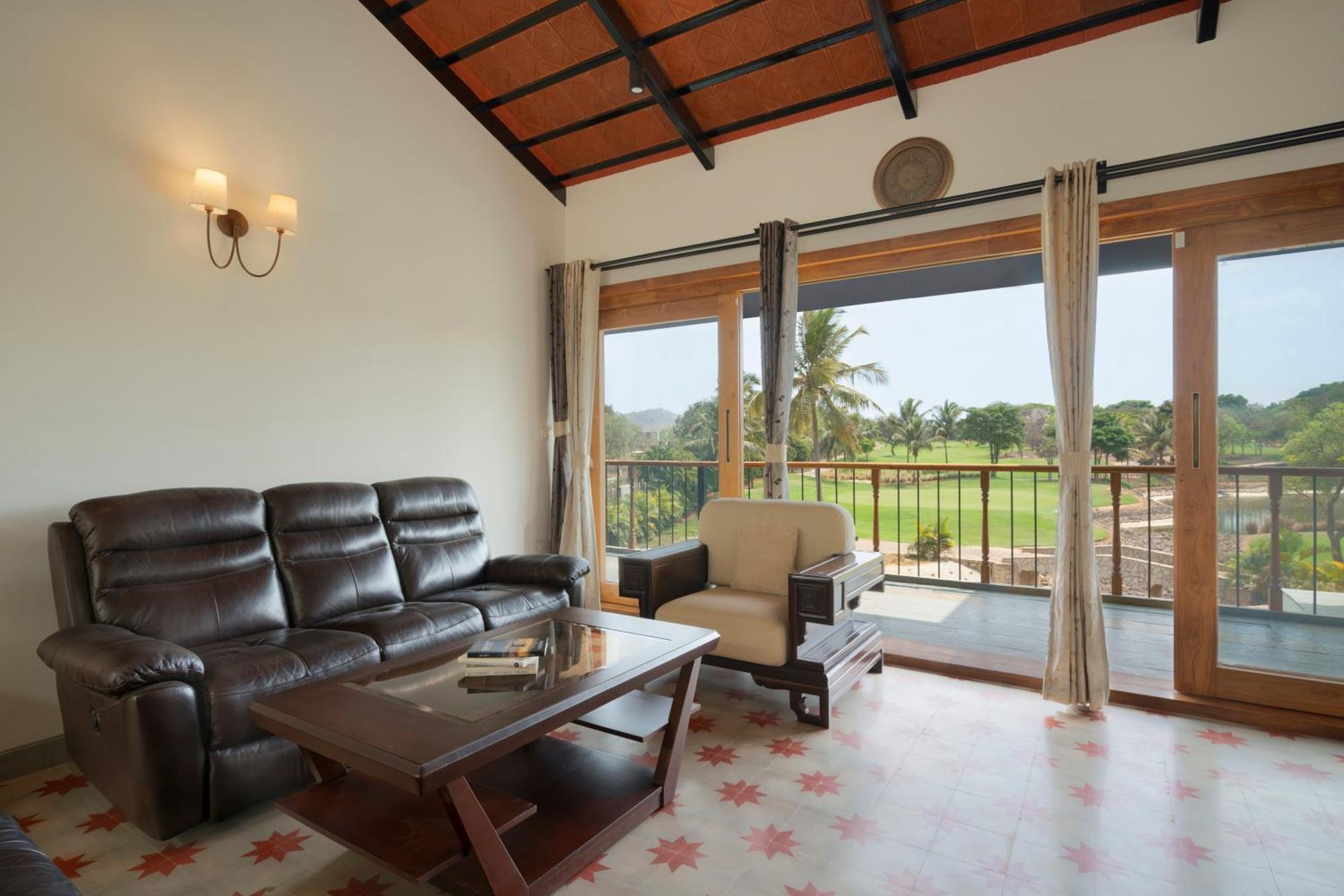 Villa Saffronstays Niranta- 4-bdr On Golf Course Near Bangalore