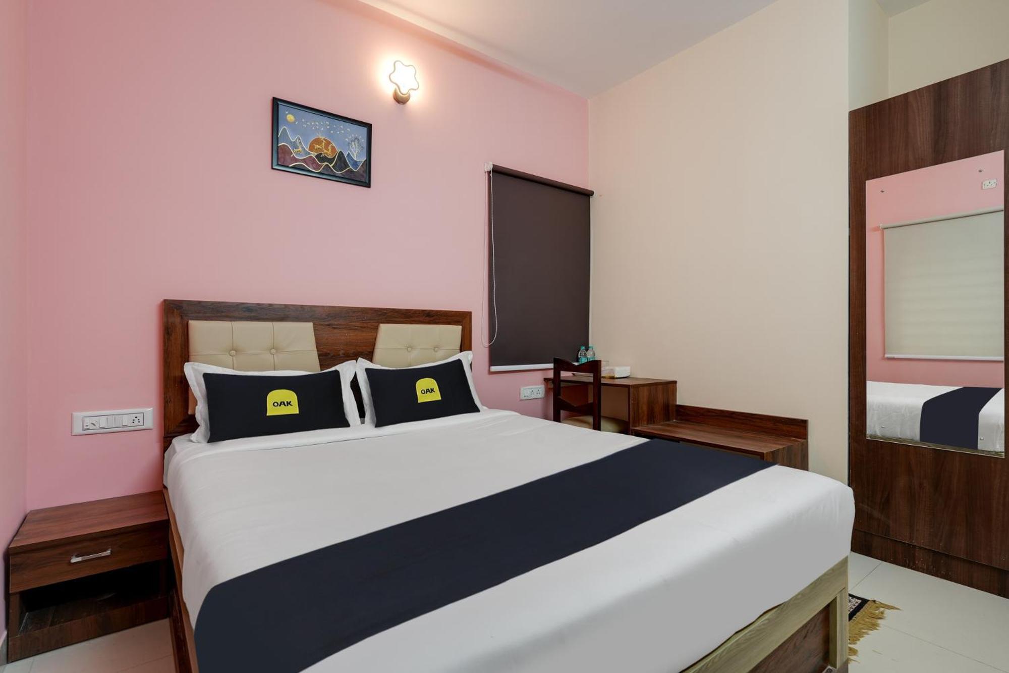 Collection O Veritas Grand Hotel