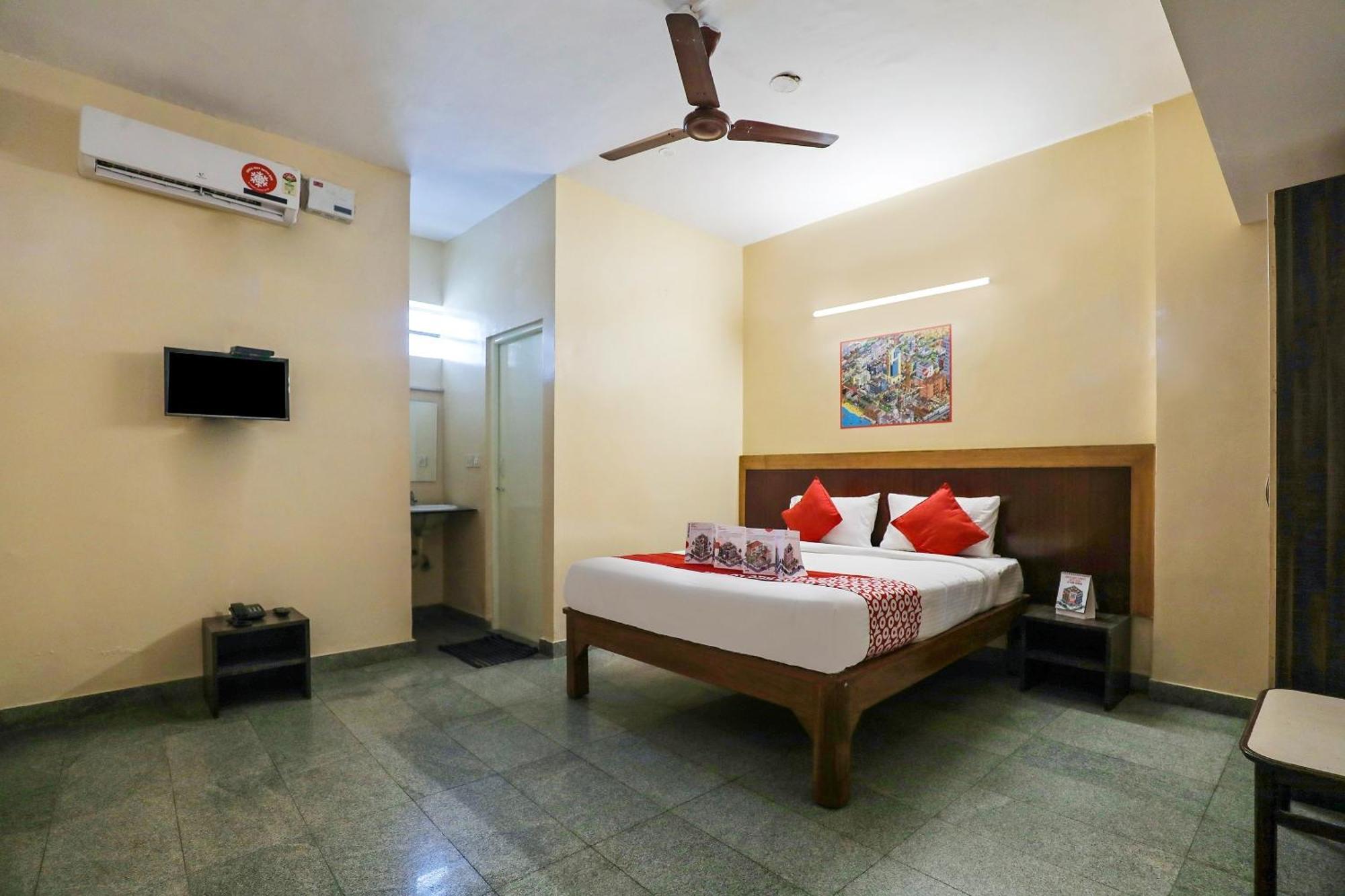 Super Oyo Flagship Archana Comforts Hotel