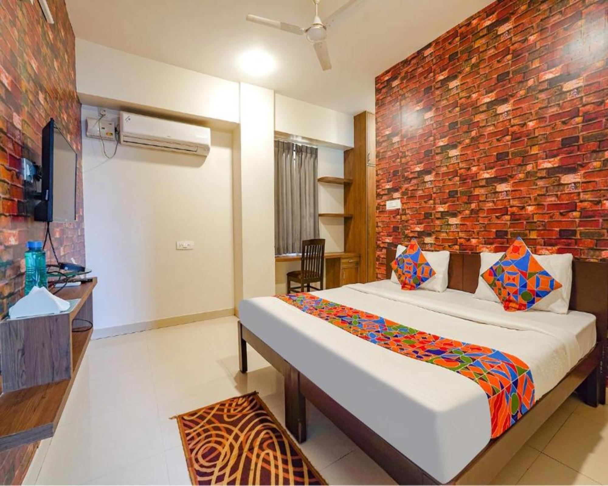 Fabexpress Kings Hrbr Layout - Nr Manyata Tech Park Bangalore