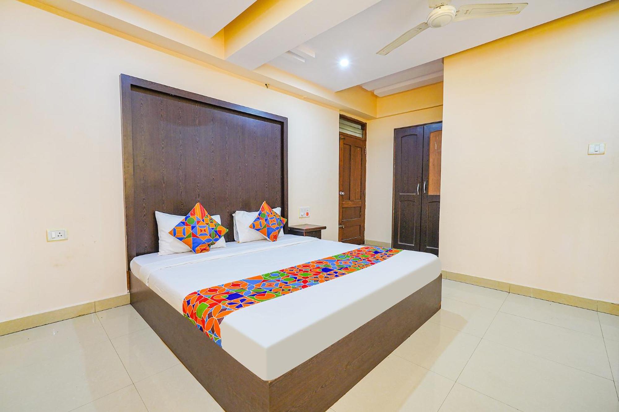 Hotel Fabhotel Bns
