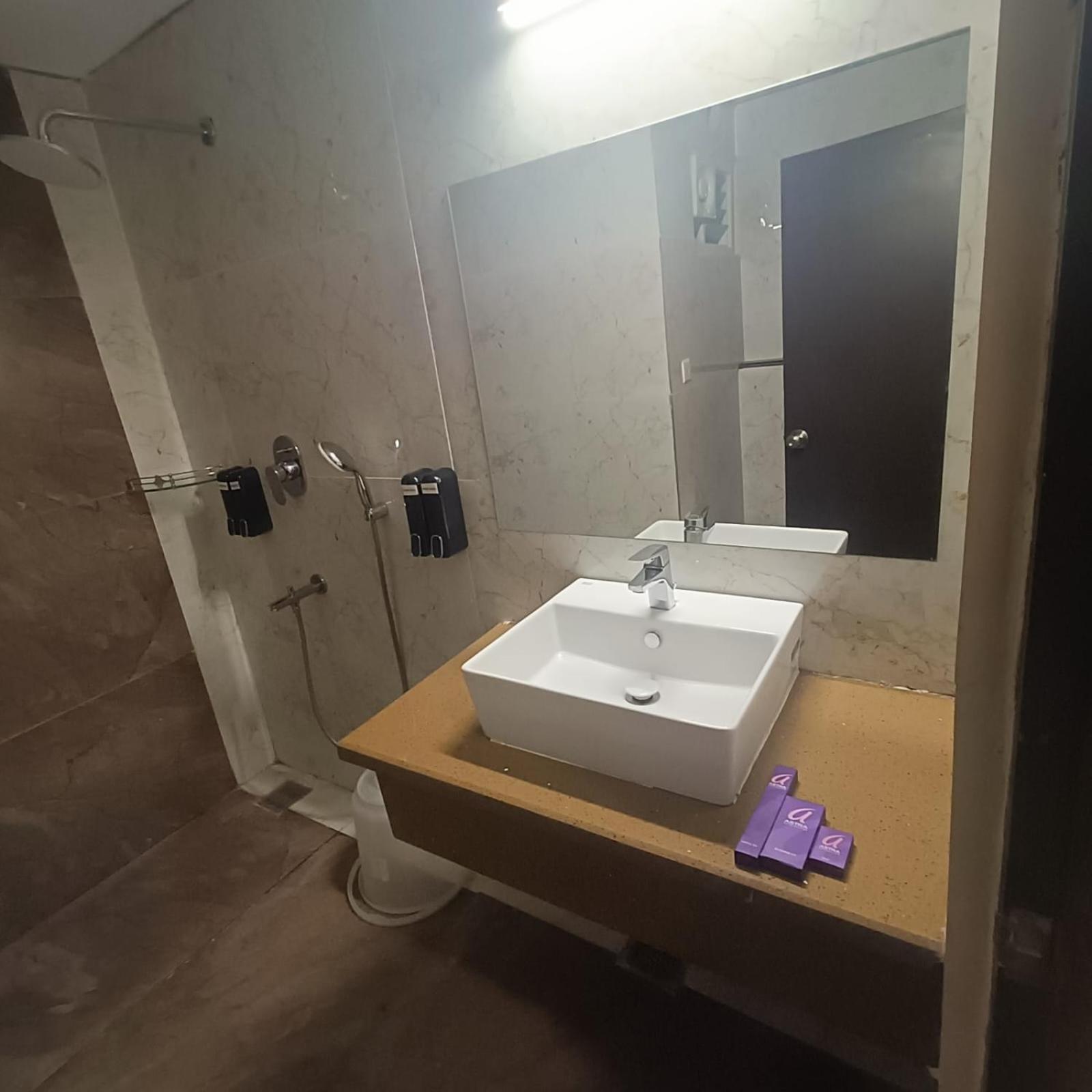 Astra & Whitefield Near To Nallurahalli Metro Station And Ktpo 3*
