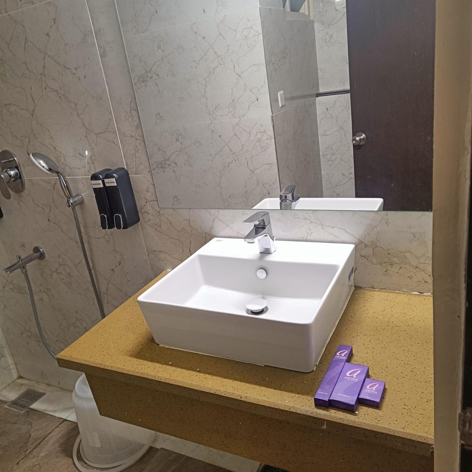 Hotel Astra & Whitefield Near To Nallurahalli Metro Station And Ktpo