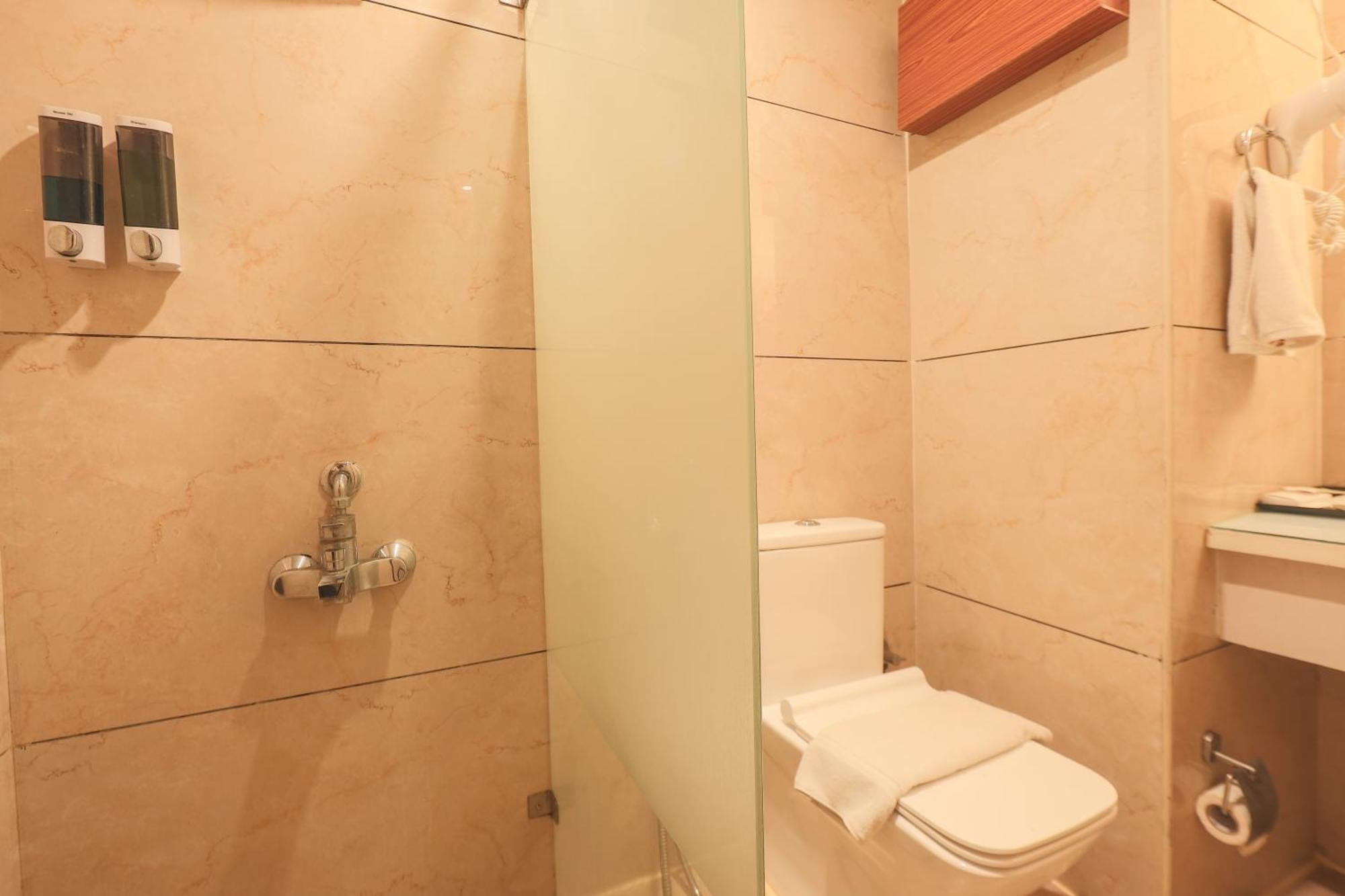 Happy Whitefield Hotel 3*