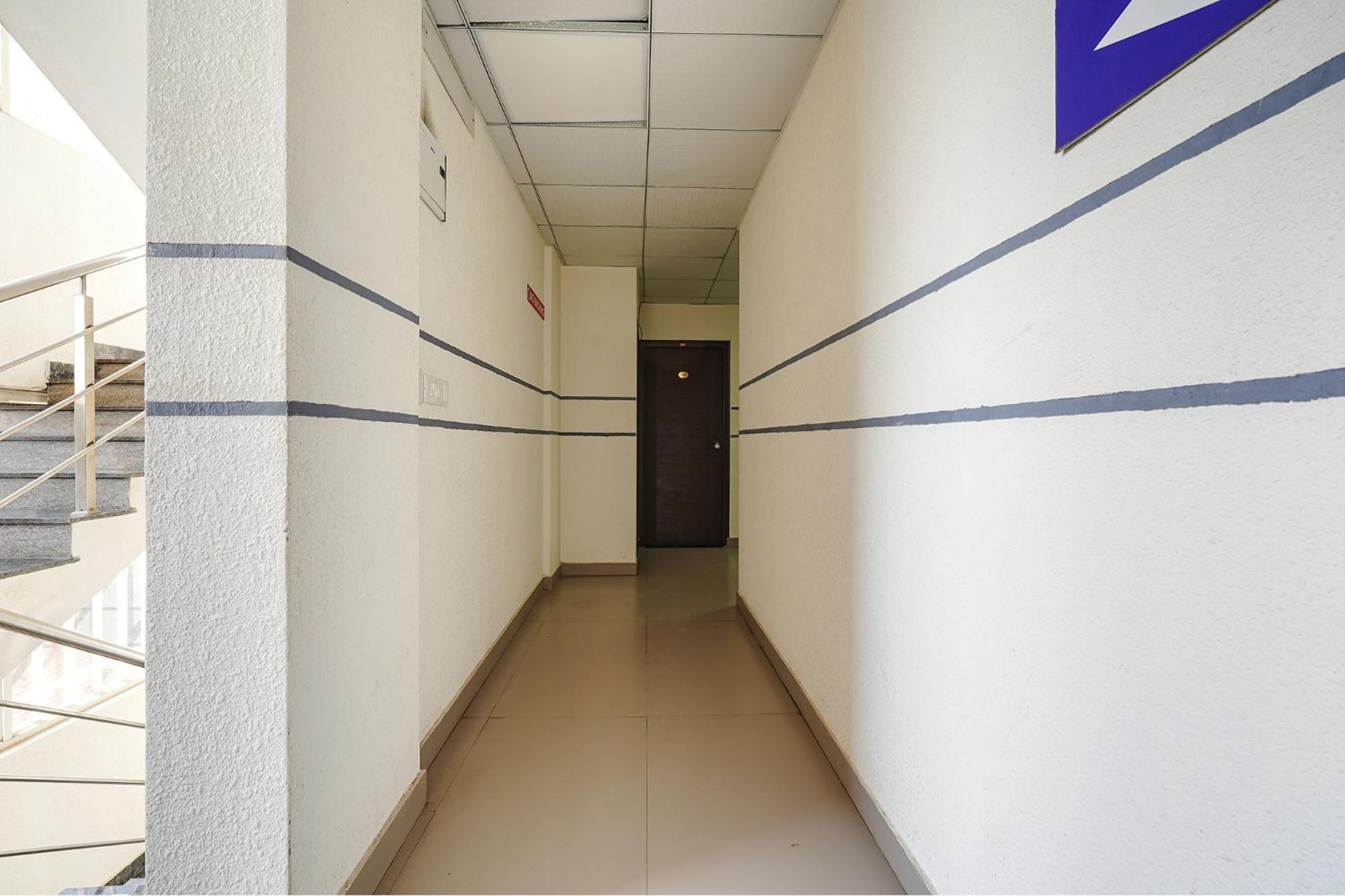 Hotel Fabhotel Emirates Bangalore
