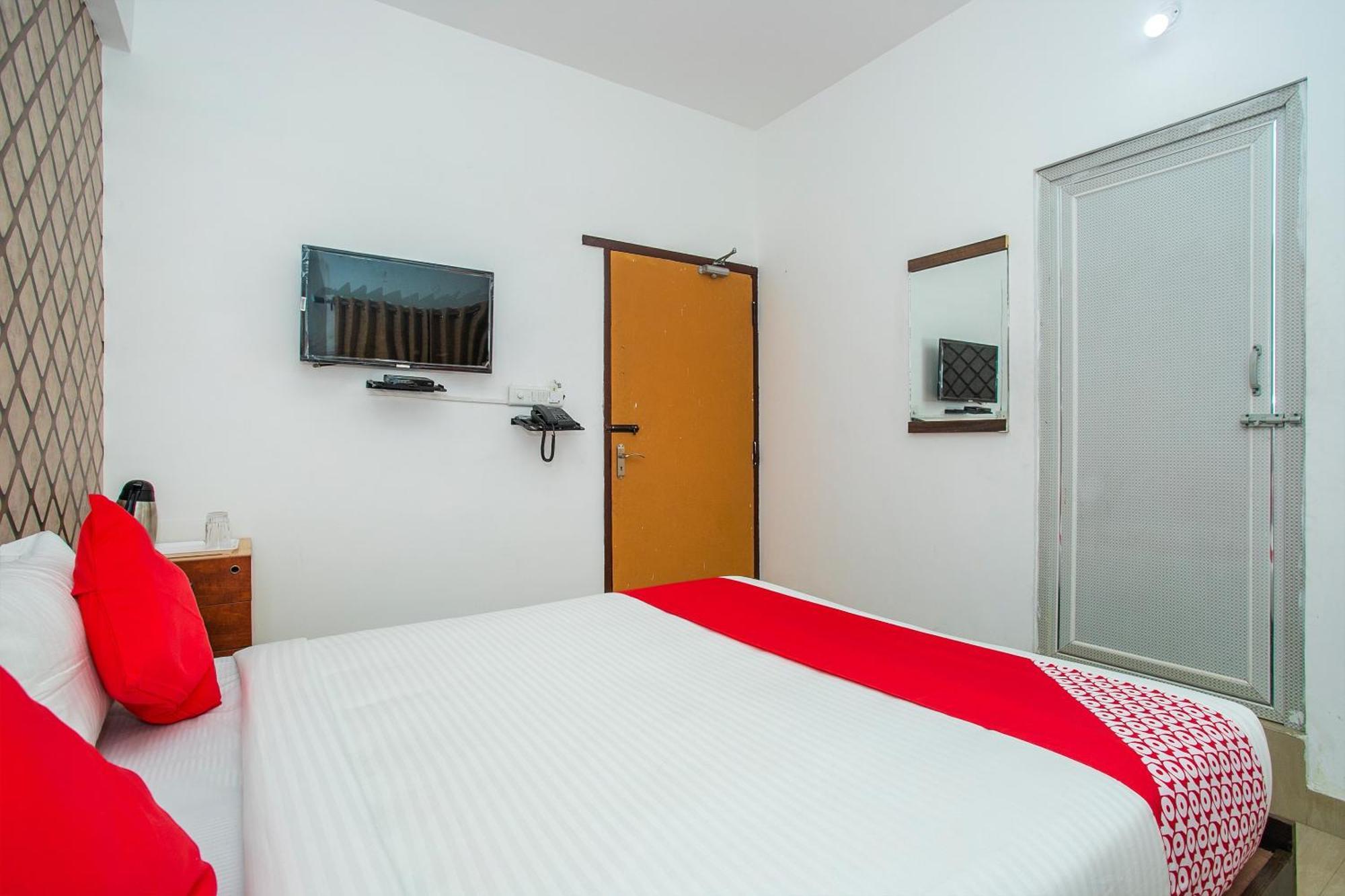 Oyo Splenor Hotel