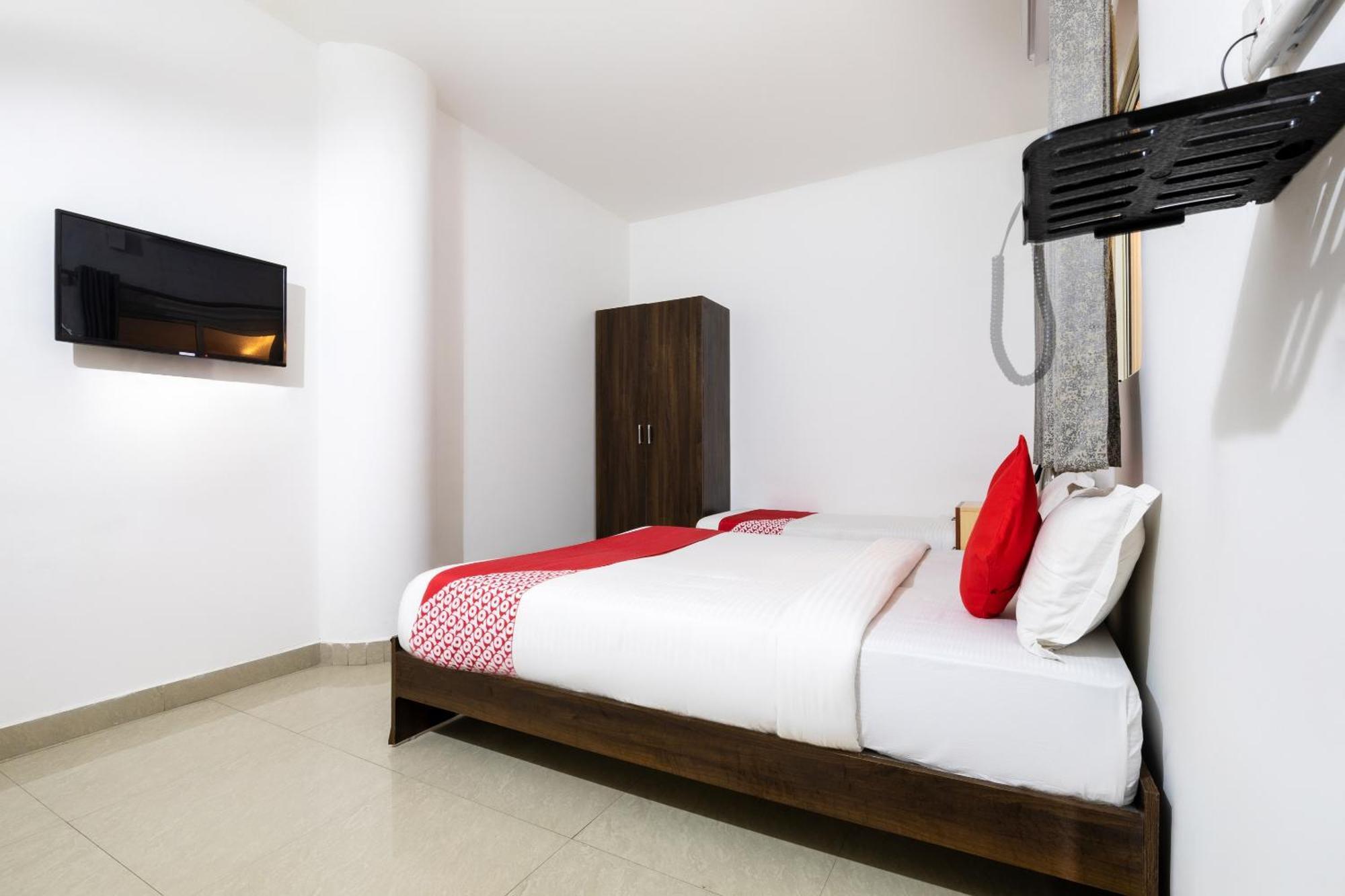Oyo Splenor Hotel