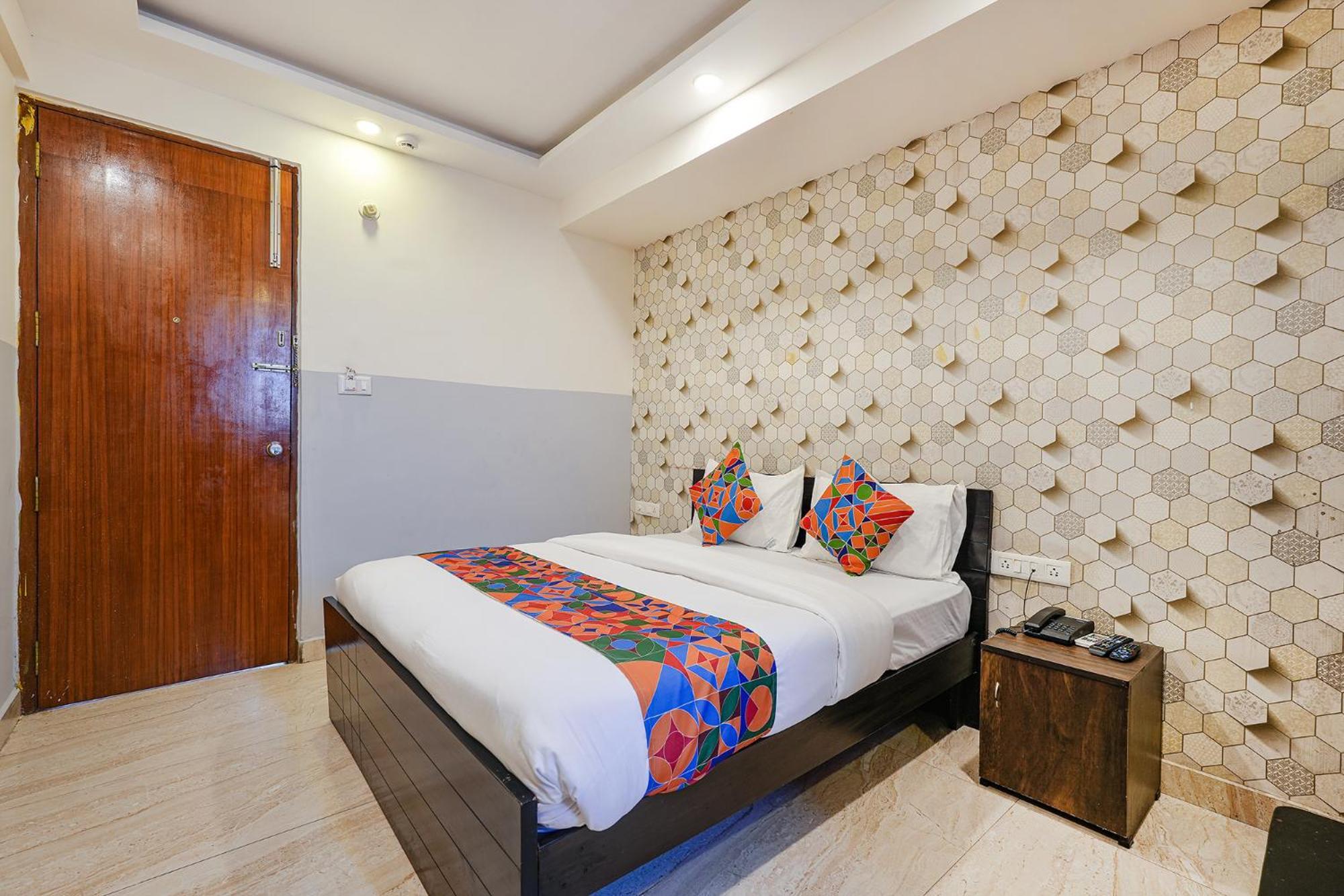 Hotel Fabexpress 24 - Nr Sagar Hospital 3*