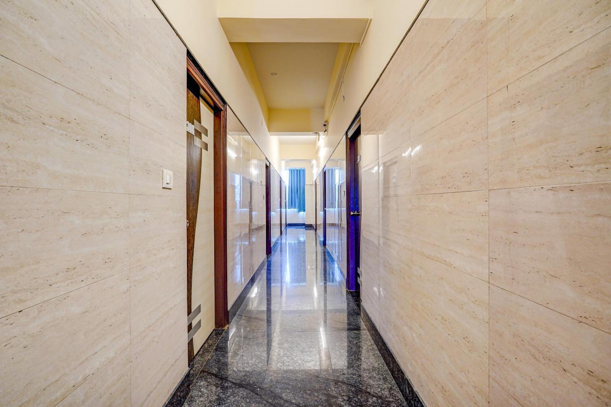 Fabhotel Grand Vista - Nr Bhartiya Mall - Mall Of