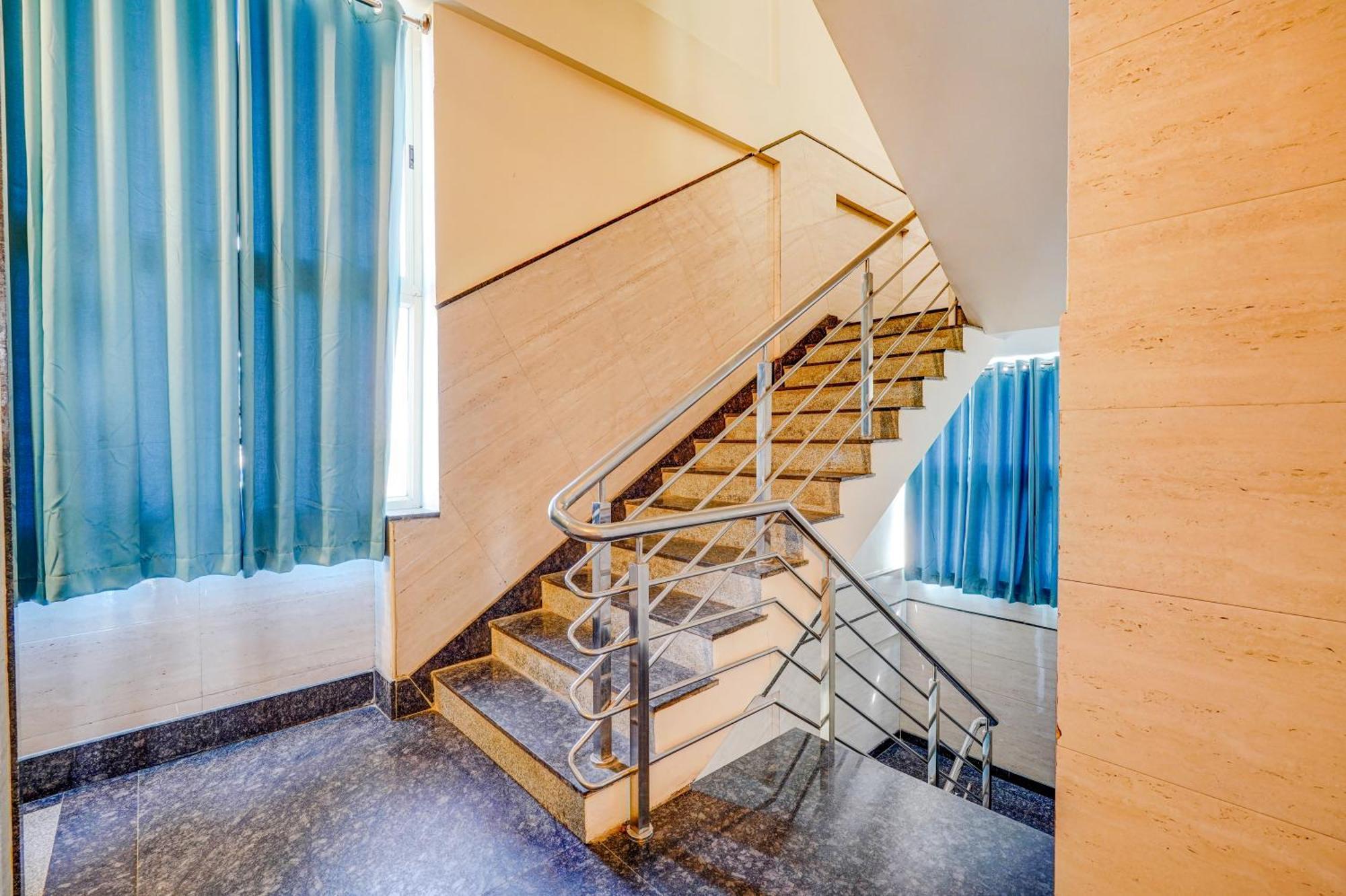 Fabhotel Grand Vista - Nr Bhartiya Mall - Mall Of Bangalore