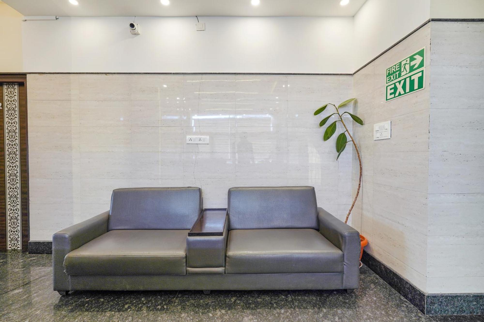Hotel Fabhotel Grand Vista - Nr Bhartiya Mall - Mall Of