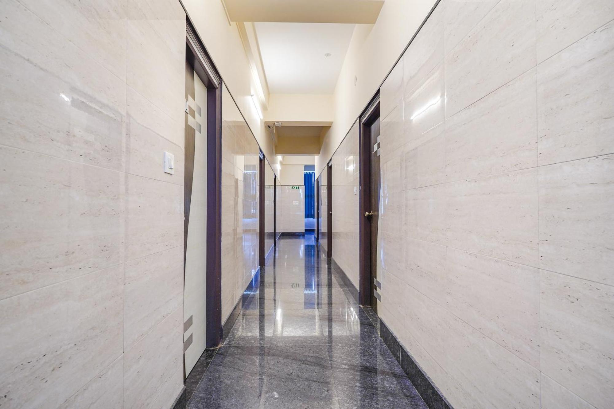 Hotel Fabhotel Grand Vista - Nr Bhartiya Mall - Mall Of Bangalore