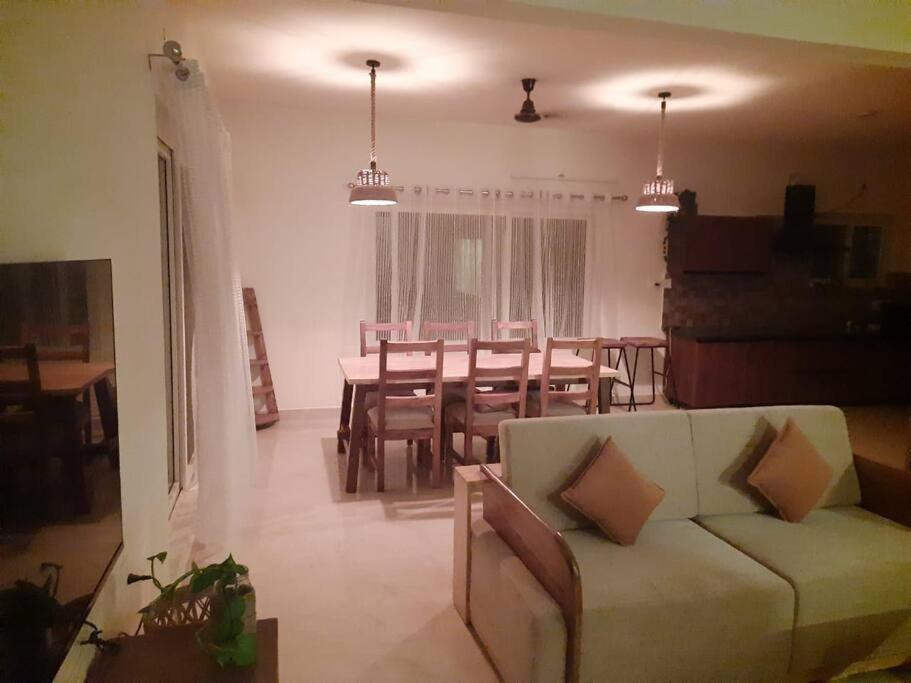 Villa The Rusticvibe-villa With Garden 30 Km Frm Ecity *