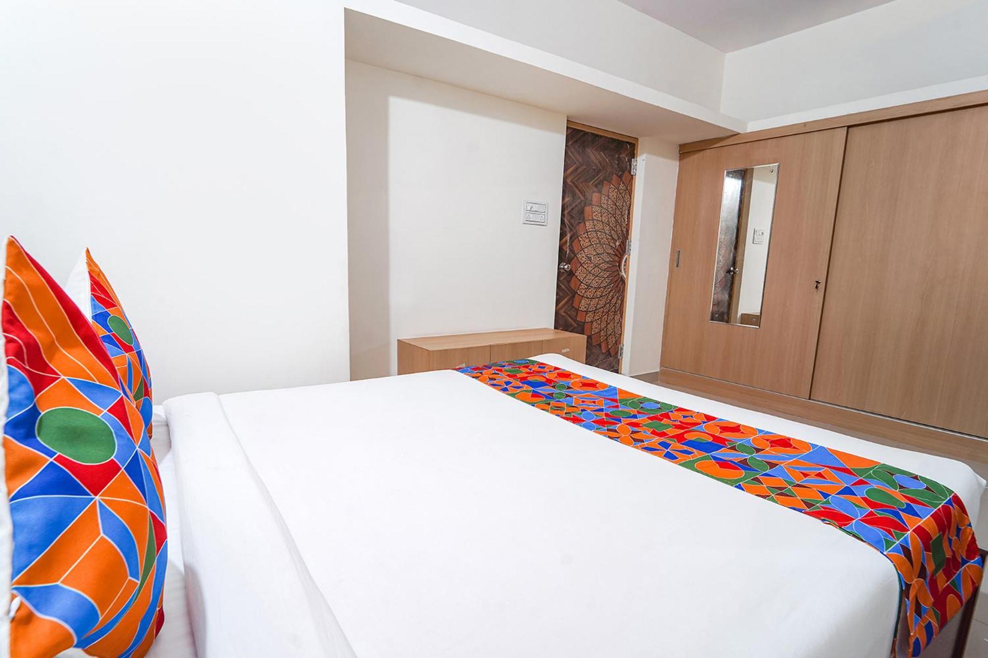 Collection O Ss Hotel