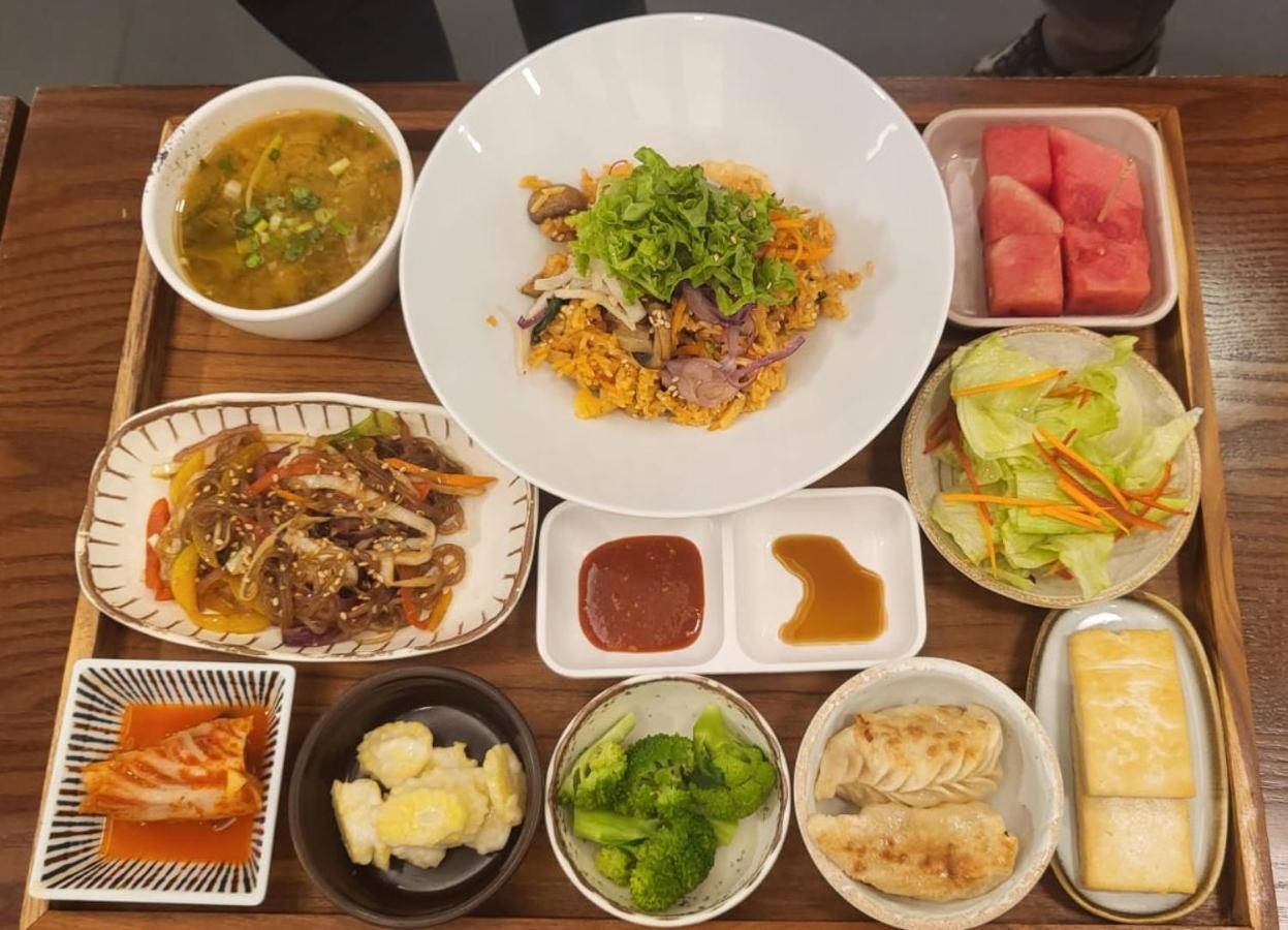 Lotus Korean Hotel 3*