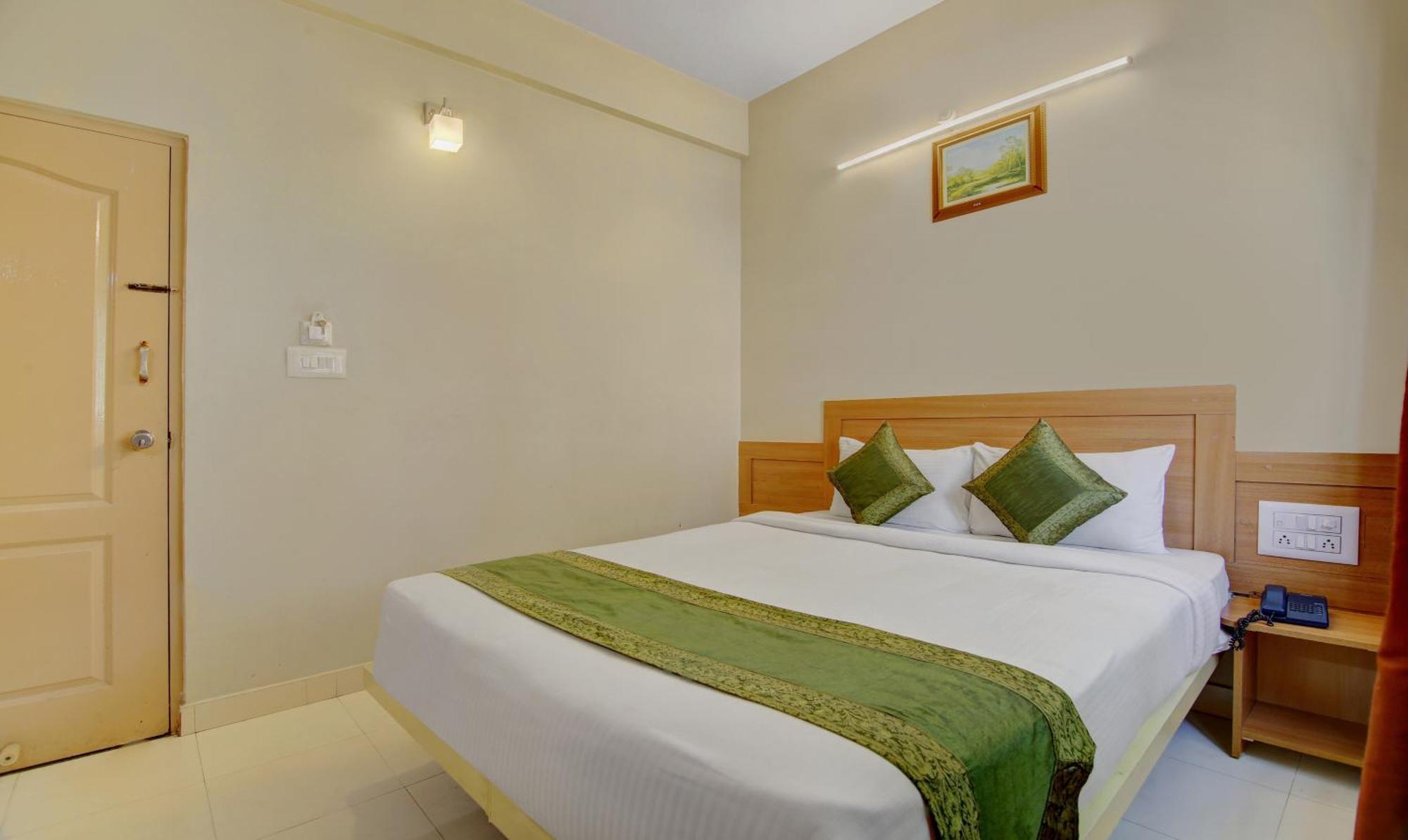 Hotel Itsy Kes Residency, 10 Min From Ksr Junction 3*