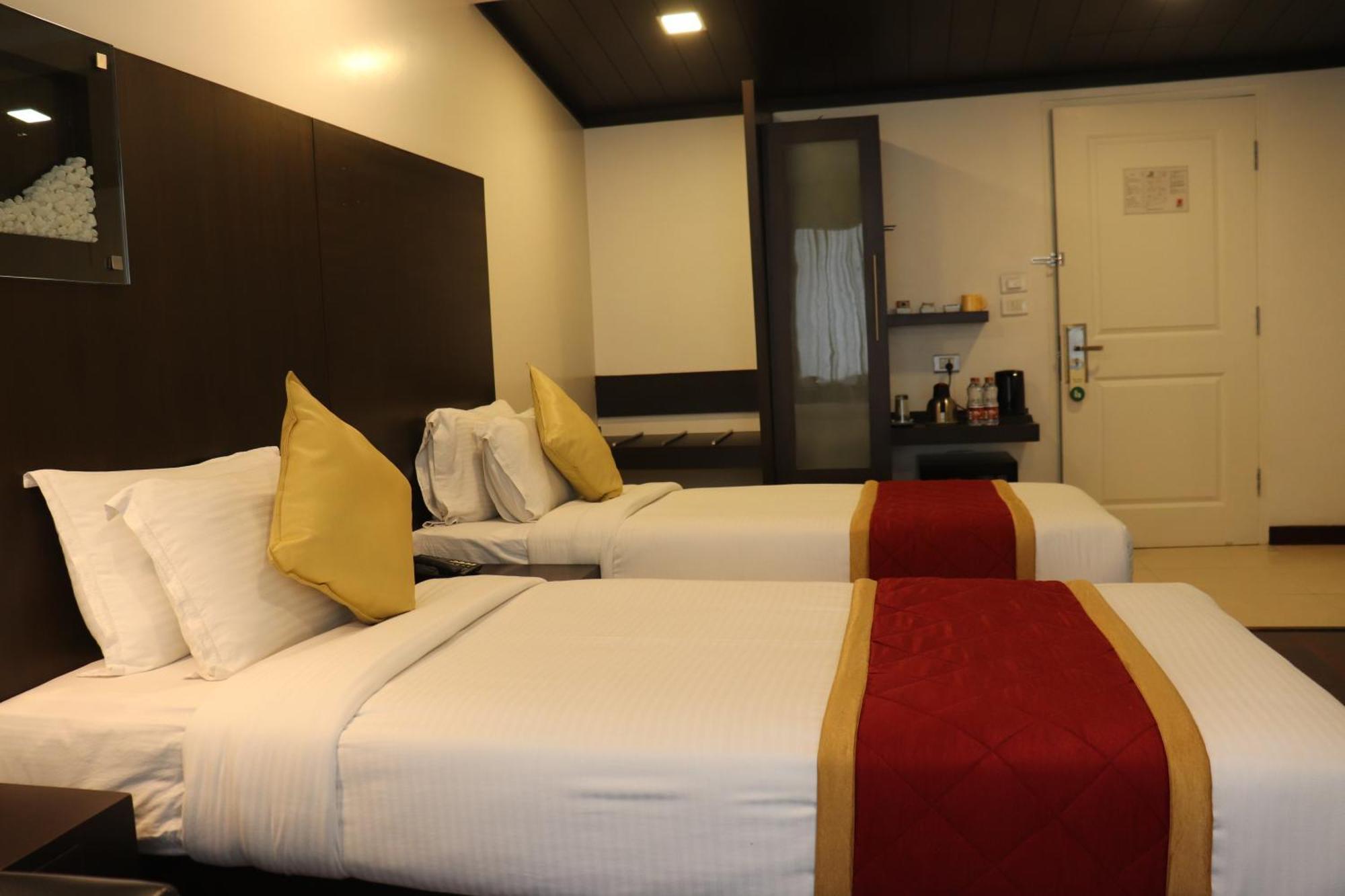 37th Crescent Hotel 3*