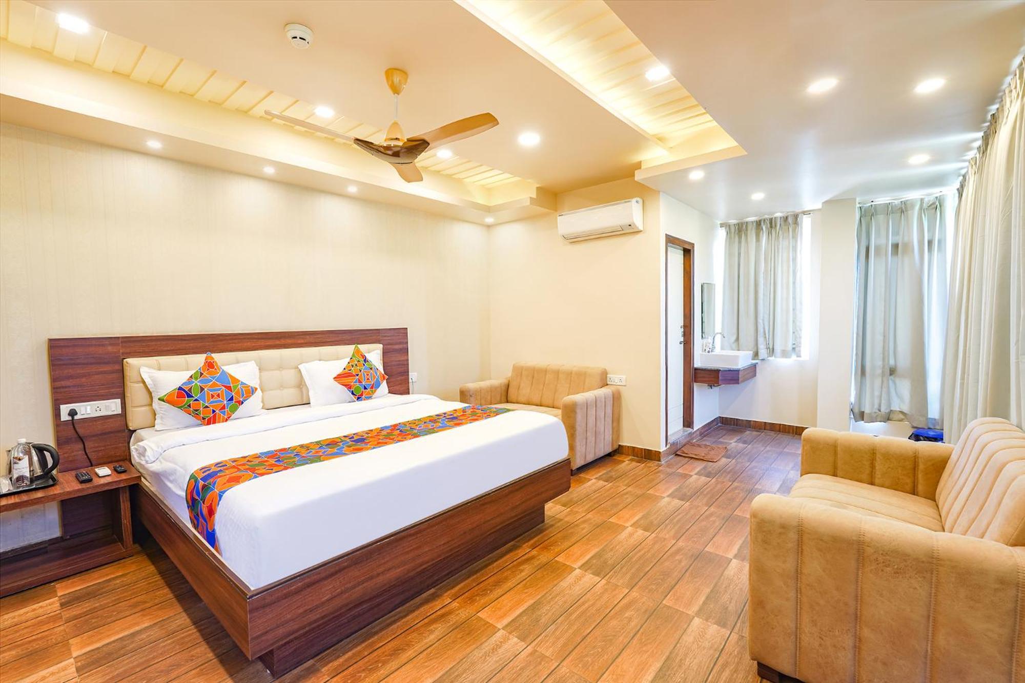 Fabhotel Grand Falcon Hotel