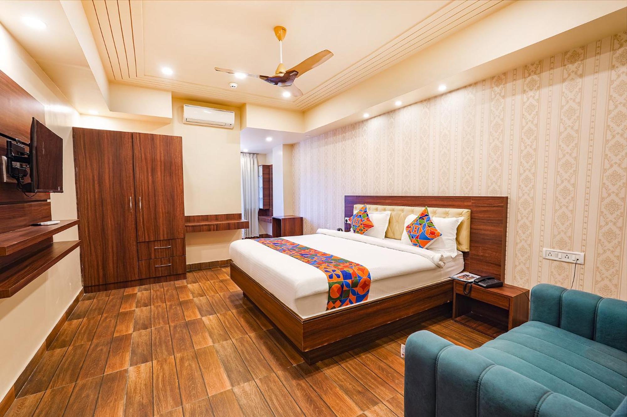 Fabhotel Grand Falcon 3*