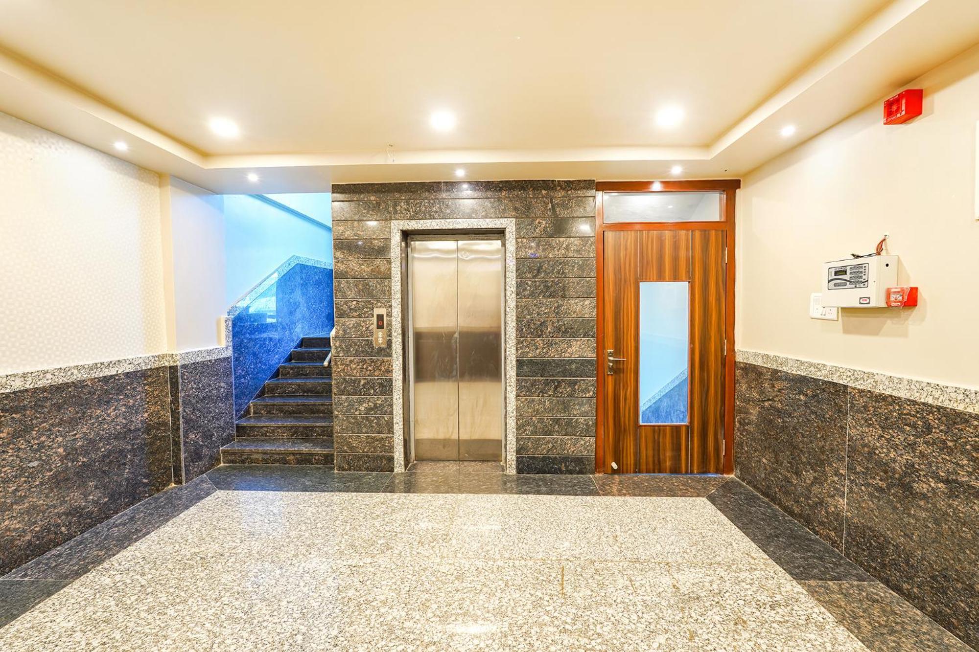 Fabhotel Grand Falcon 3*