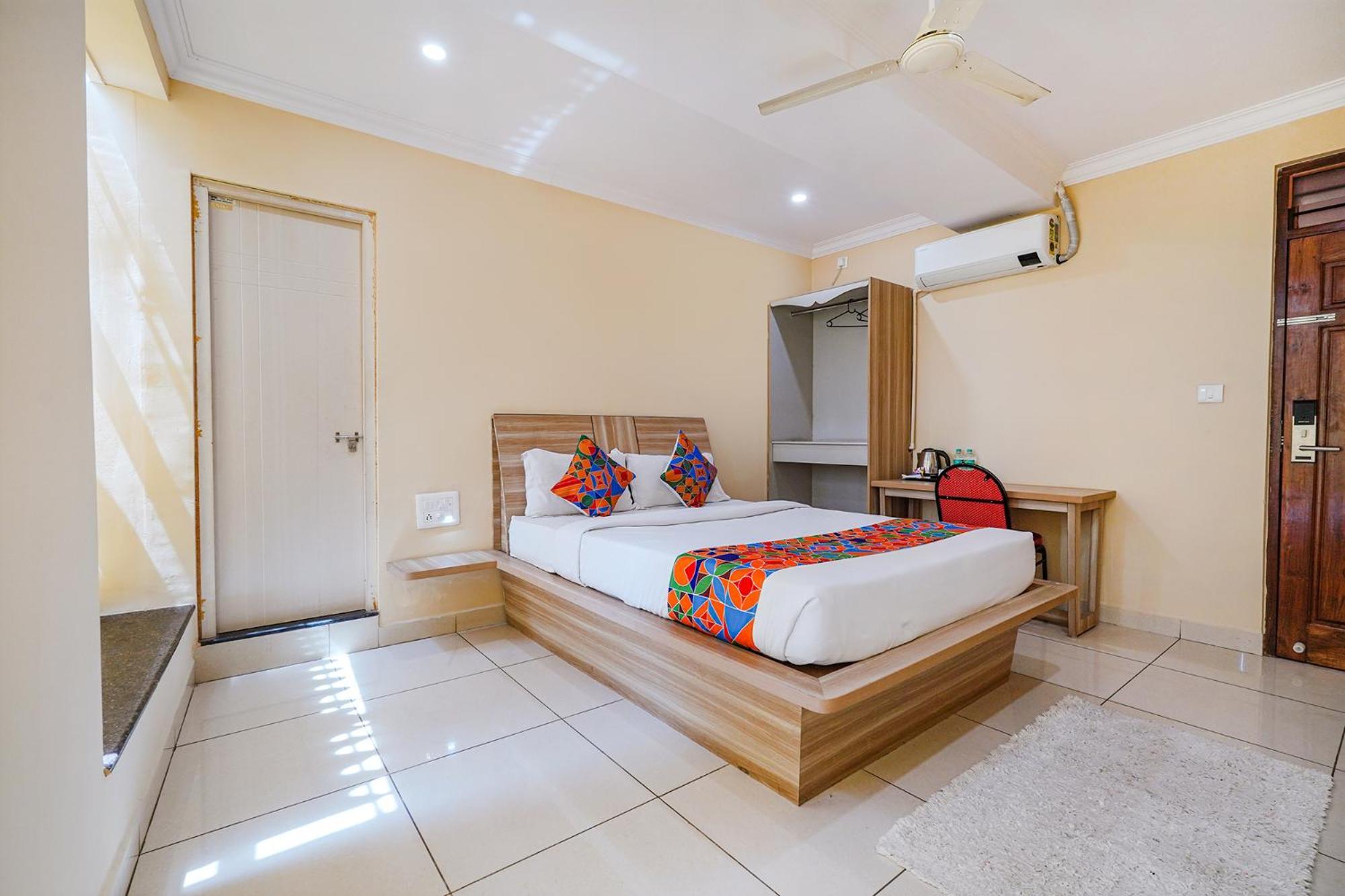 Hotel Fabhotel Bns Comforts 3*