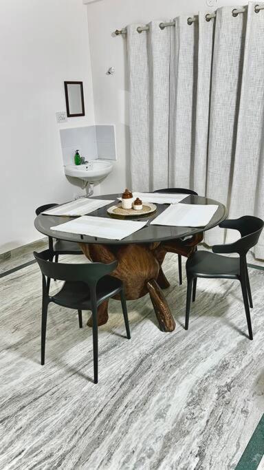 Cozy 2-bedroom Service With Free Parking