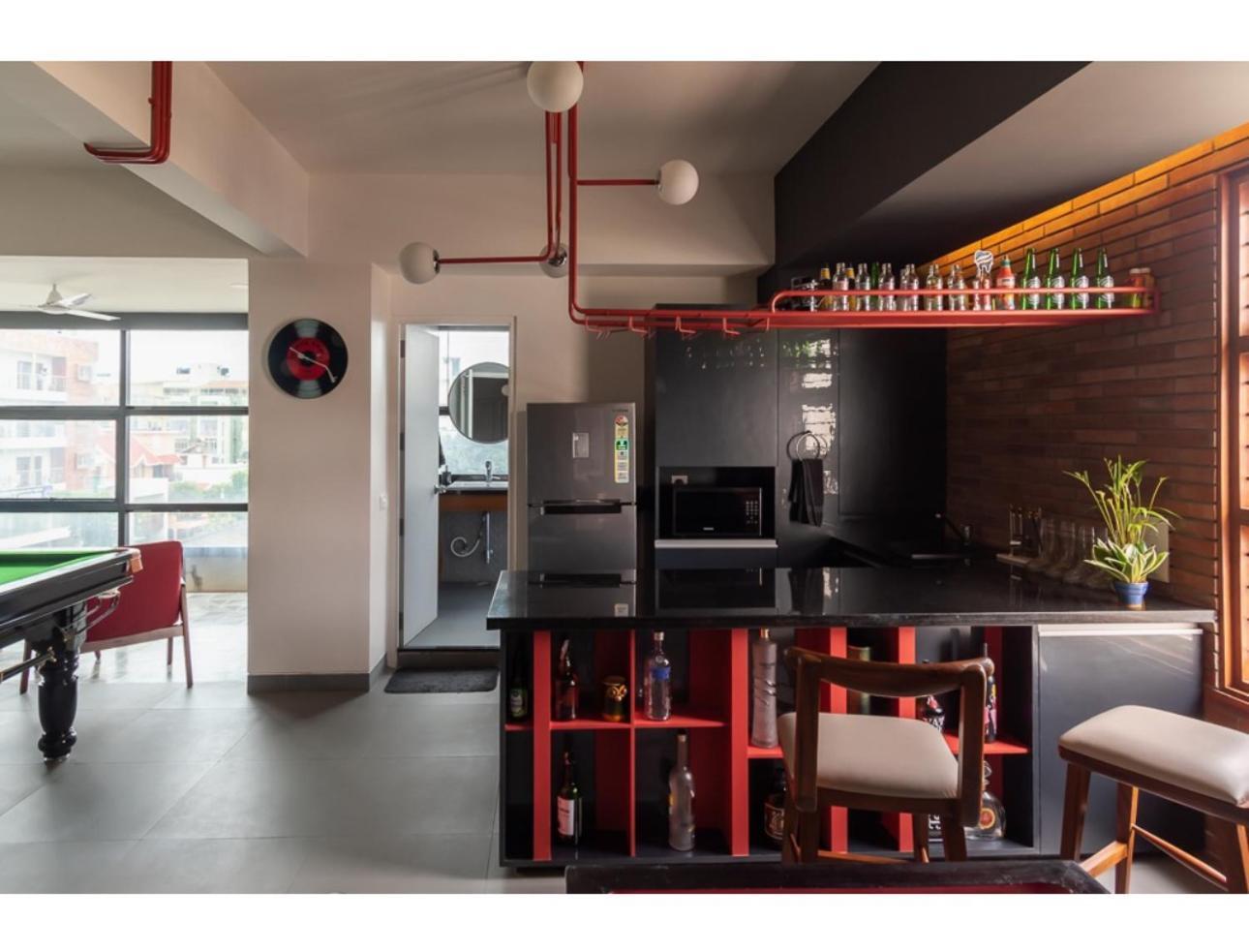 Fun N Frolic Apartment *