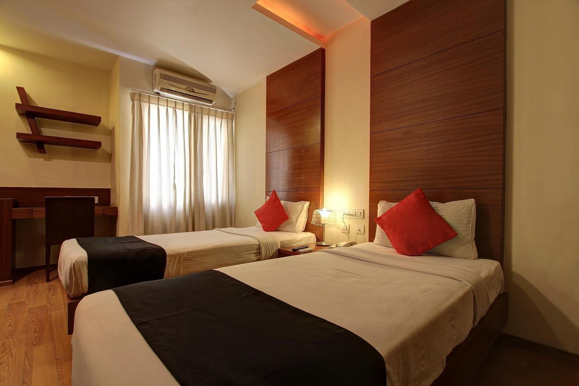 Collection O Sri Sai Palace Hotel