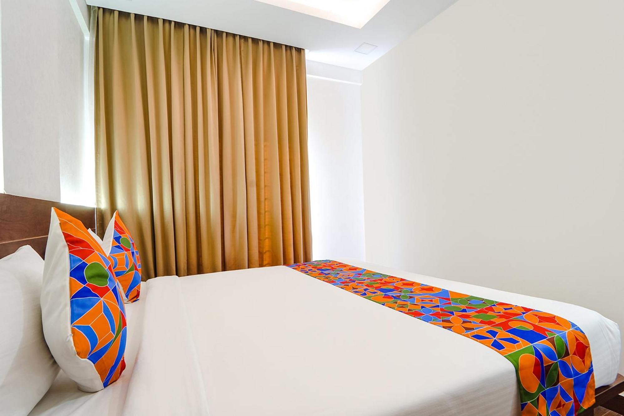 Hotel Fabhotel Ellegant 3*