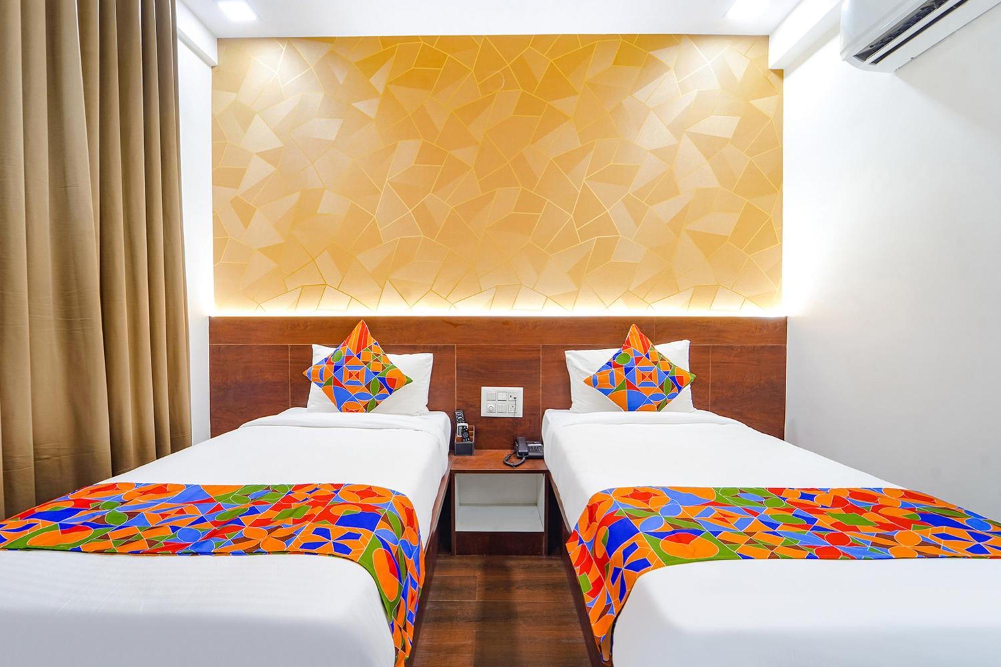 Hotel Fabhotel Ellegant 3*