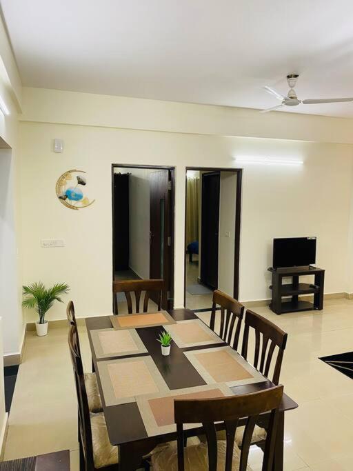 Apartment Comfortable 2bhk Flat In Cooke Town *