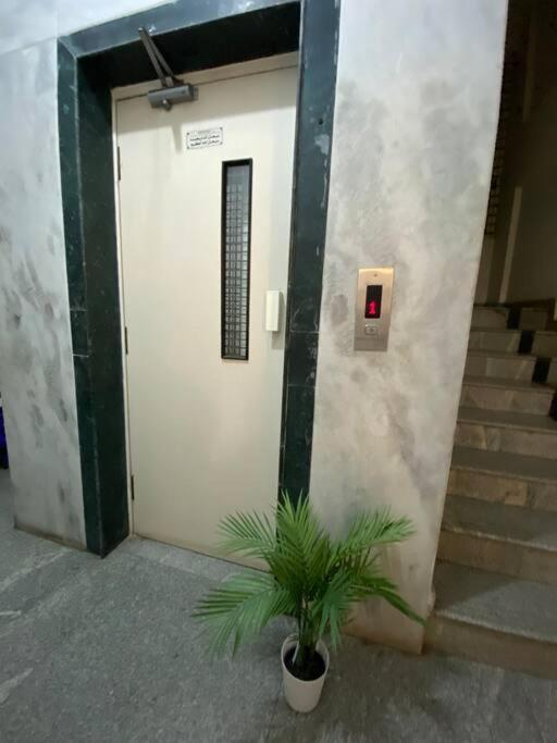 Comfortable 2bhk Flat In Cooke Town * Bangalore